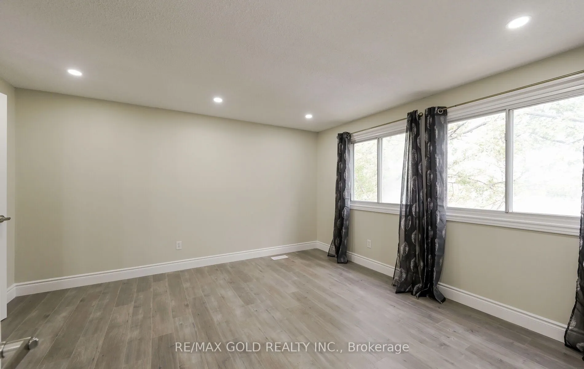 11 Huronia Court