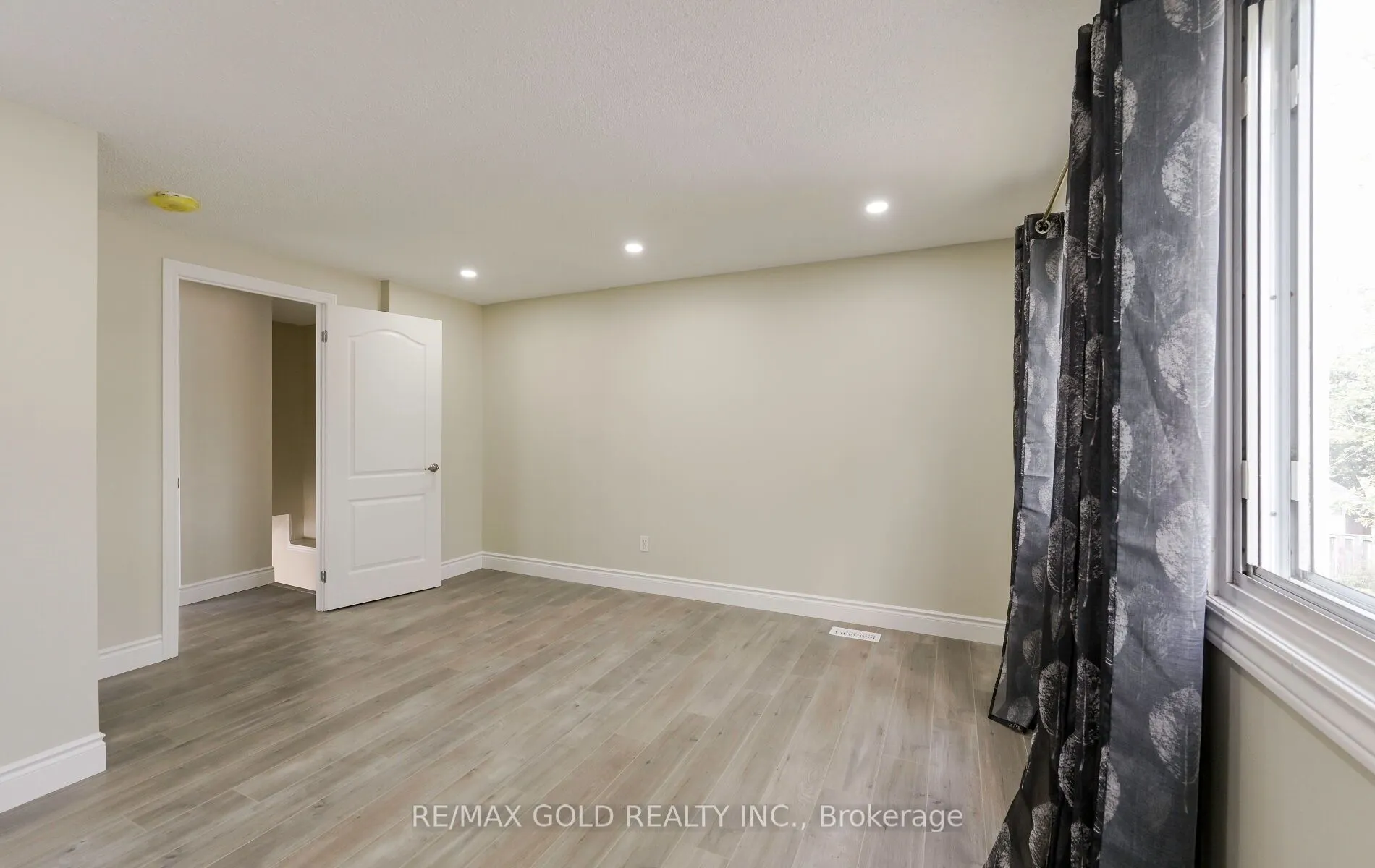 11 Huronia Court