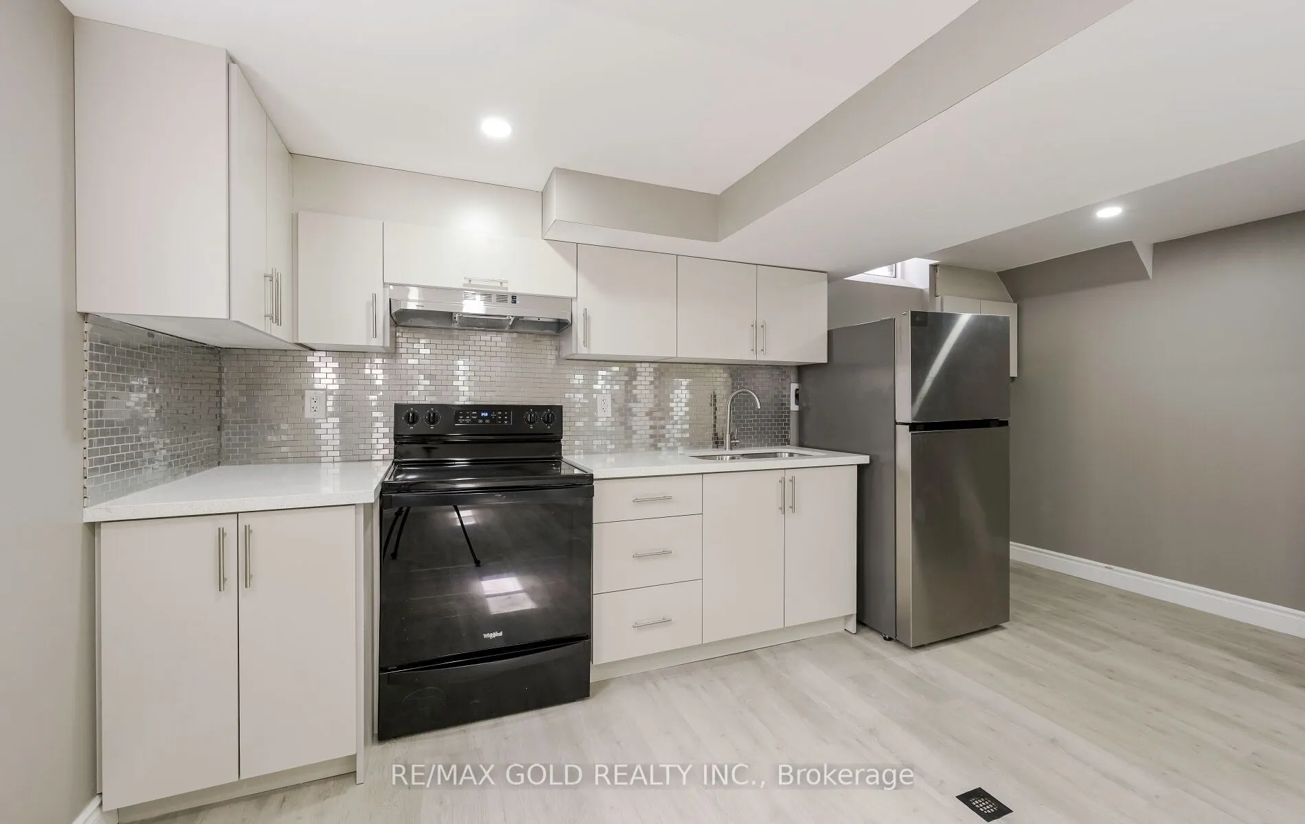 11 Huronia Court