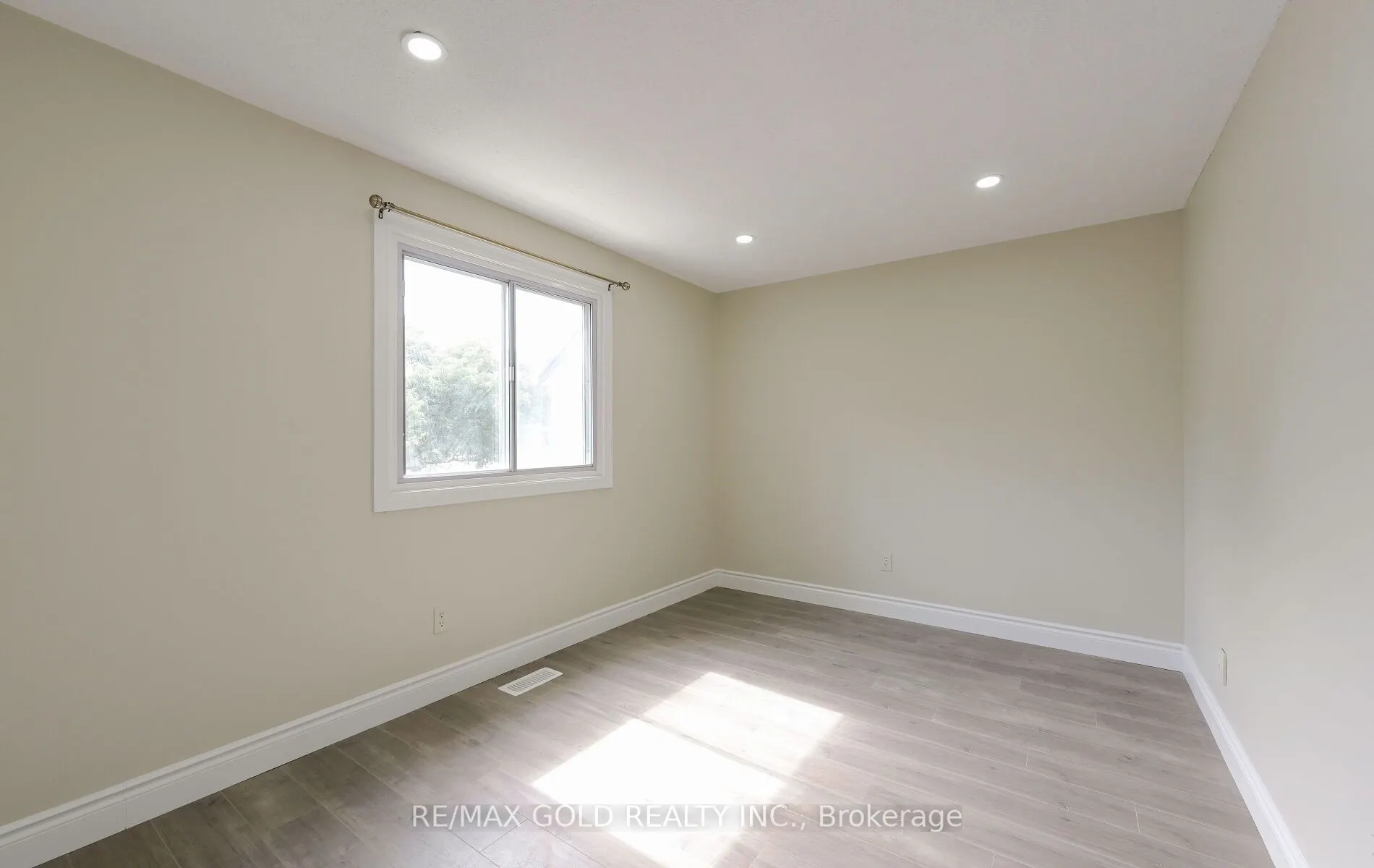 11 Huronia Court