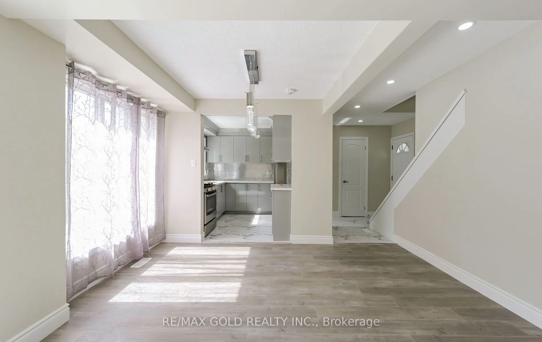 11 Huronia Court