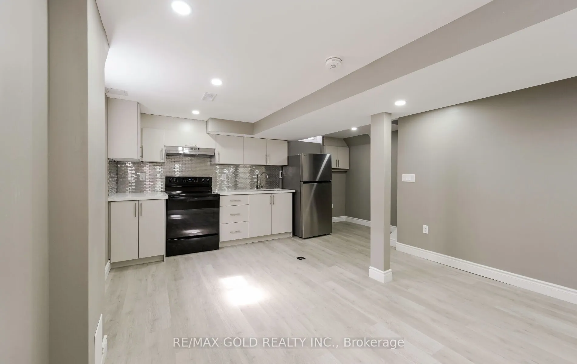 11 Huronia Court