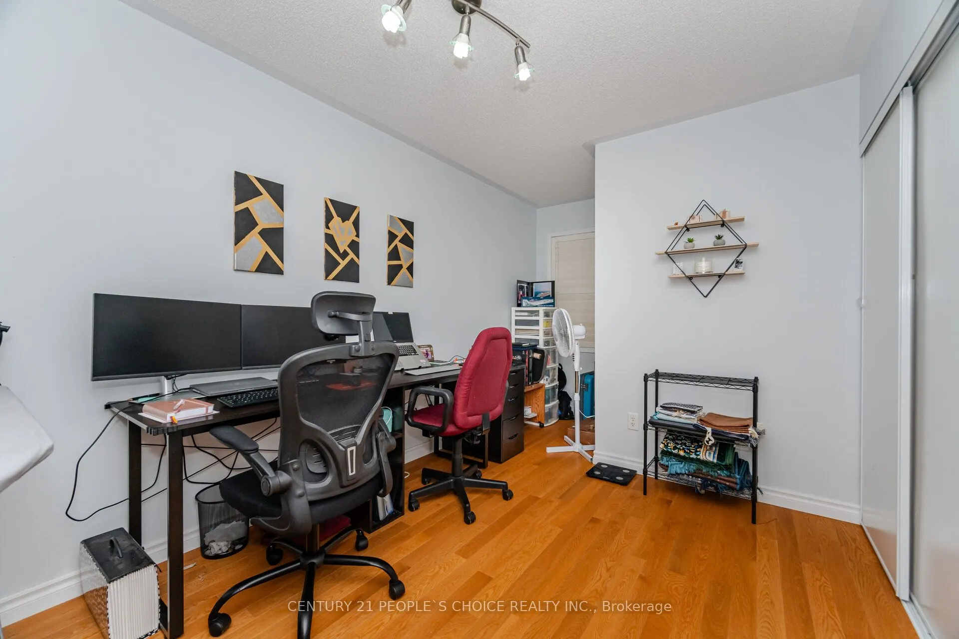 7055 Fairmeadow Crescent
