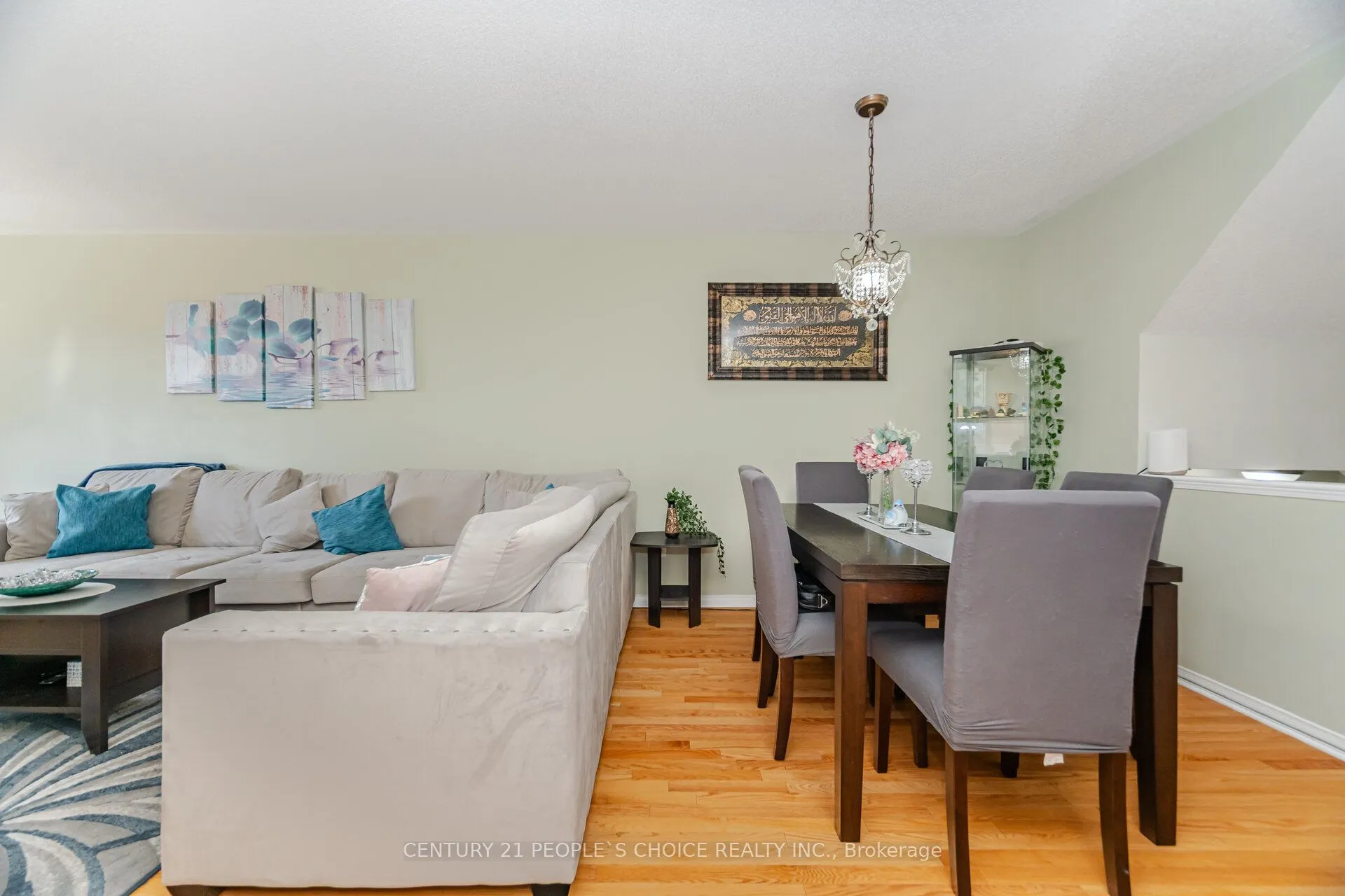 7055 Fairmeadow Crescent
