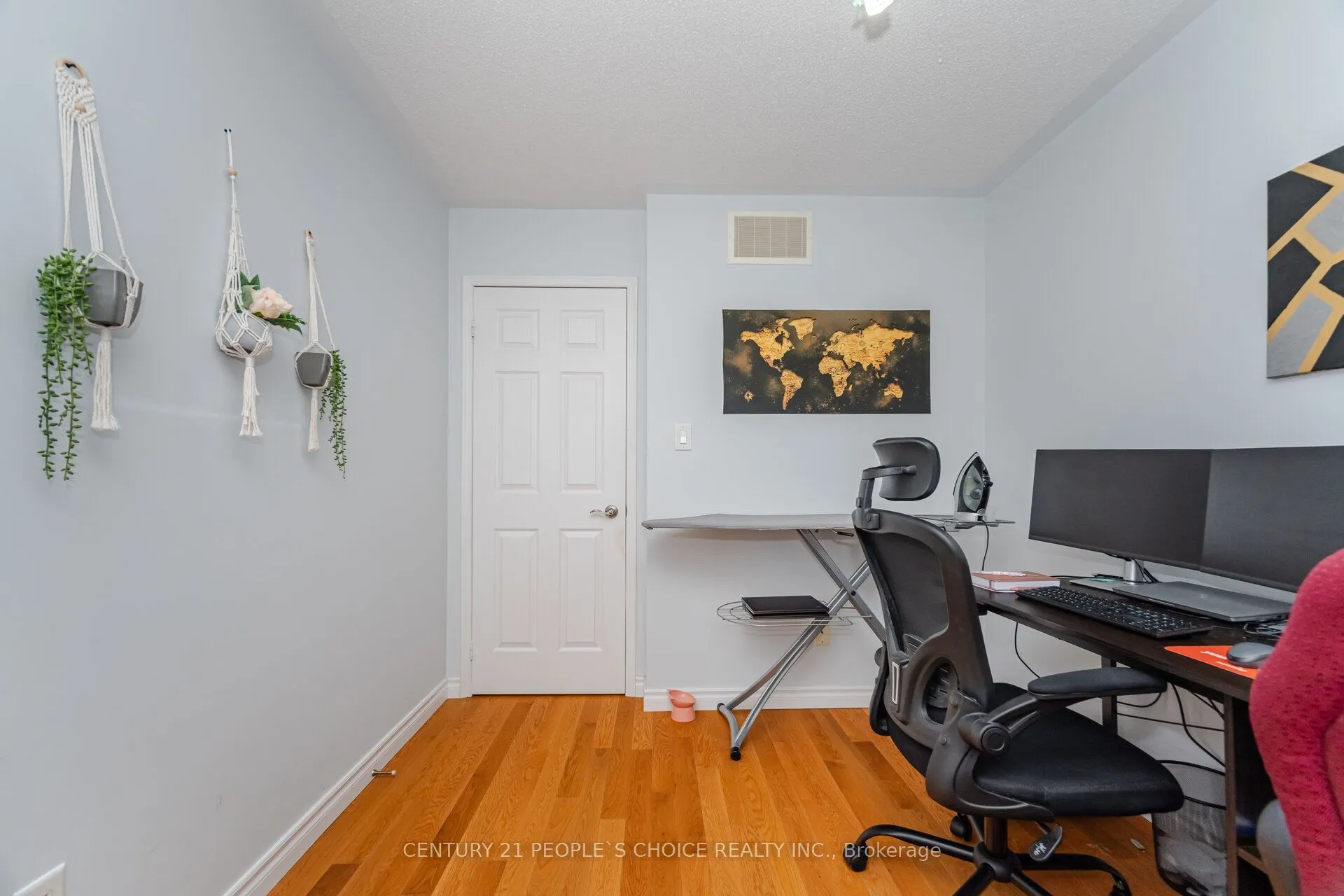 7055 Fairmeadow Crescent
