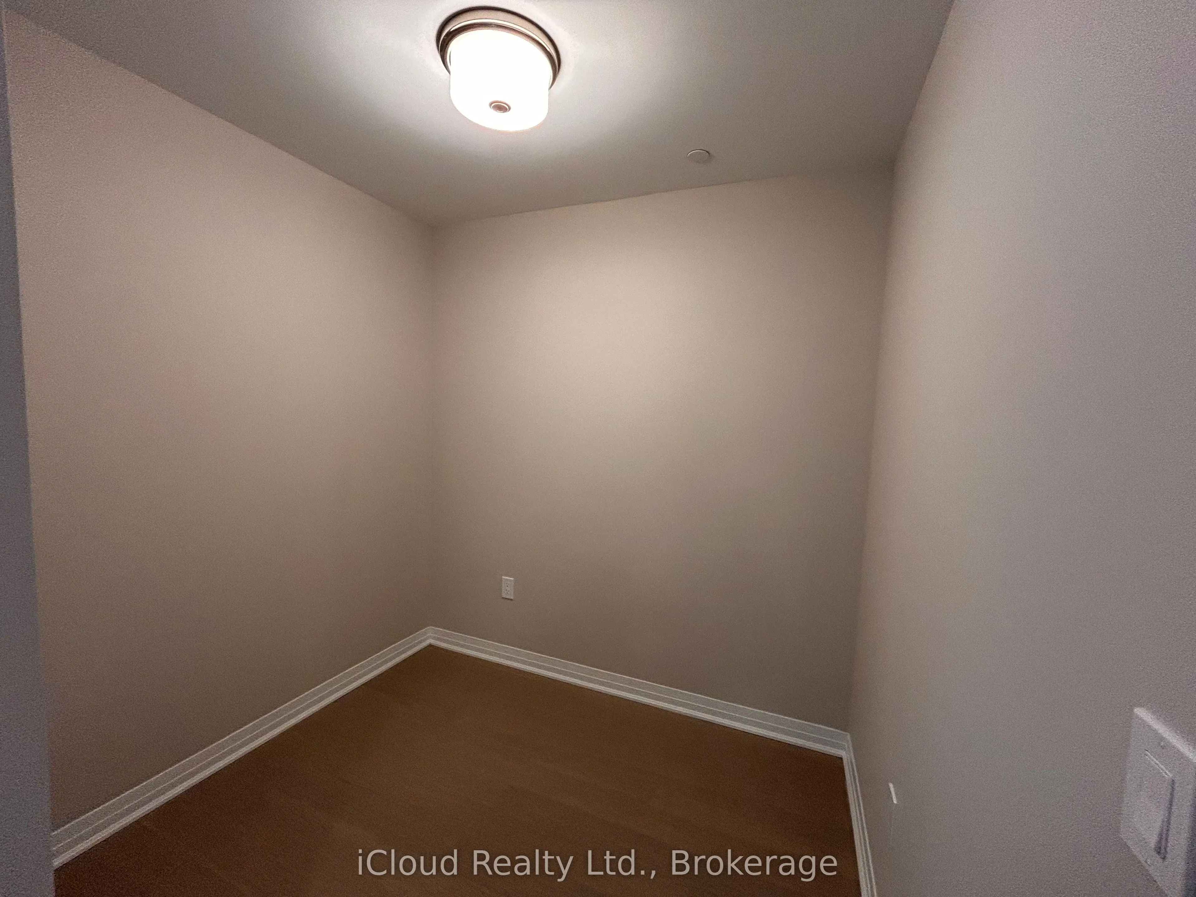 490 Gordon Krantz Avenue, #319