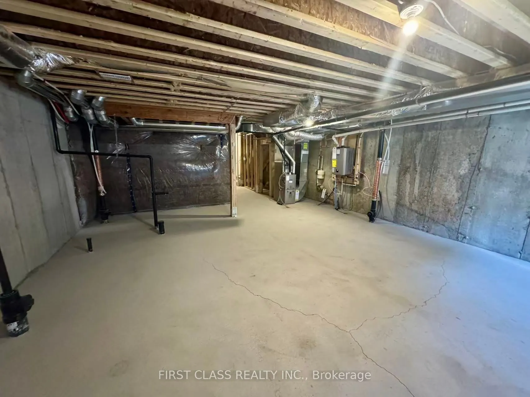 1199 Dartmouth Crescent