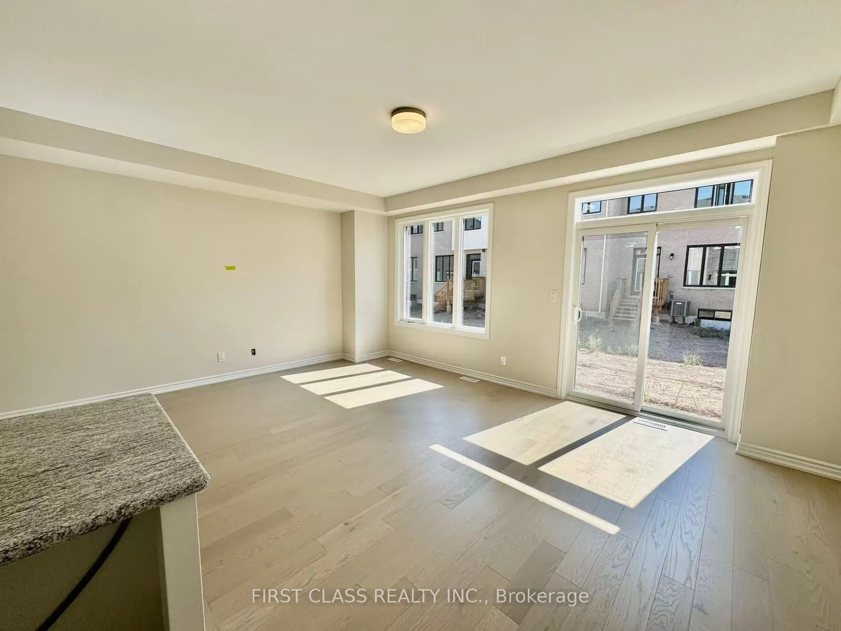 1199 Dartmouth Crescent