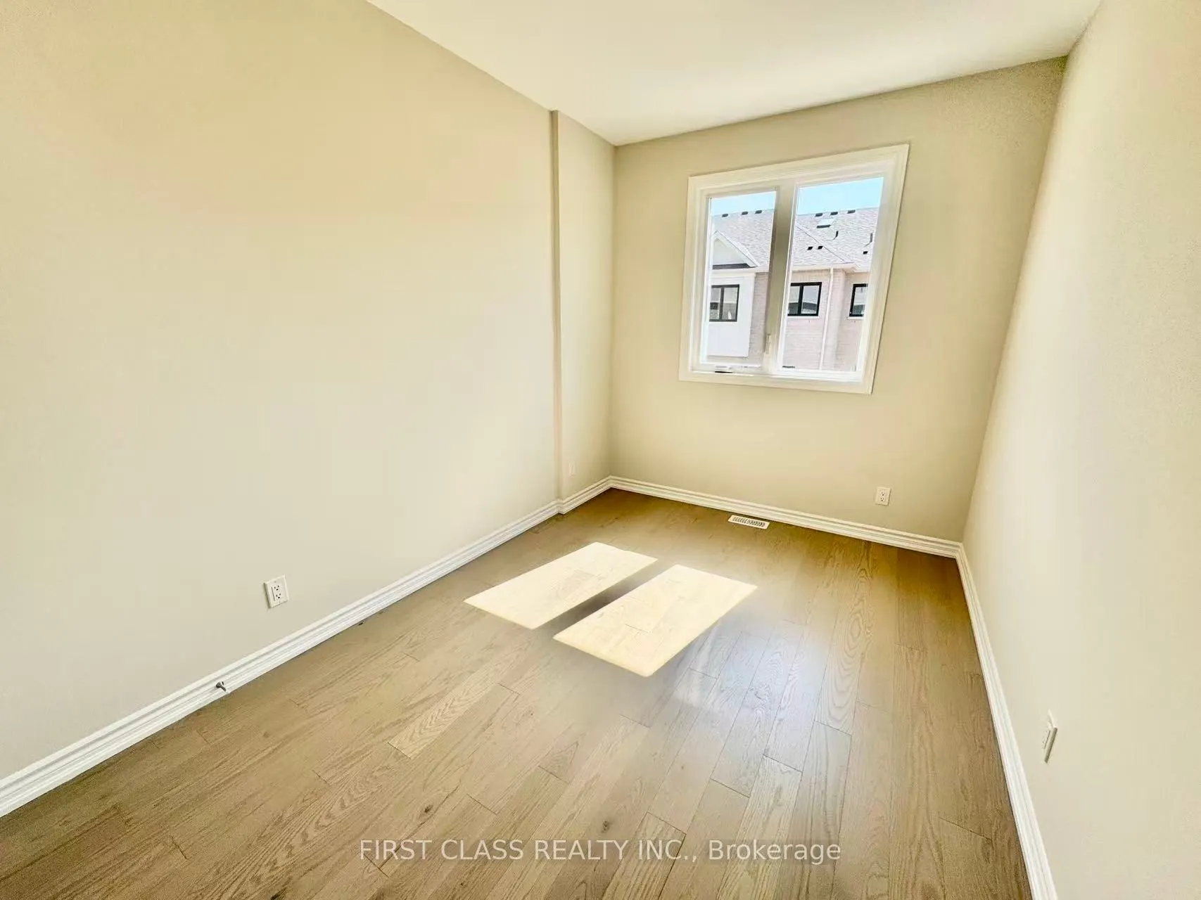 1199 Dartmouth Crescent