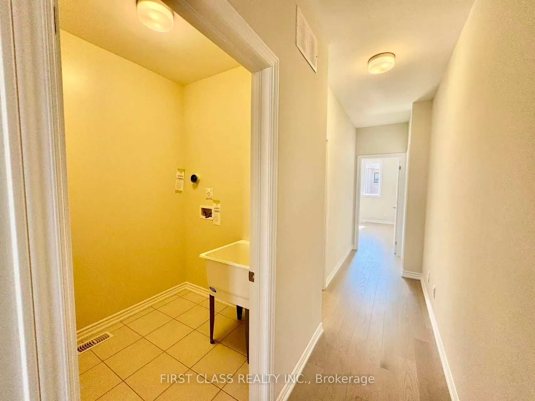 1199 Dartmouth Crescent