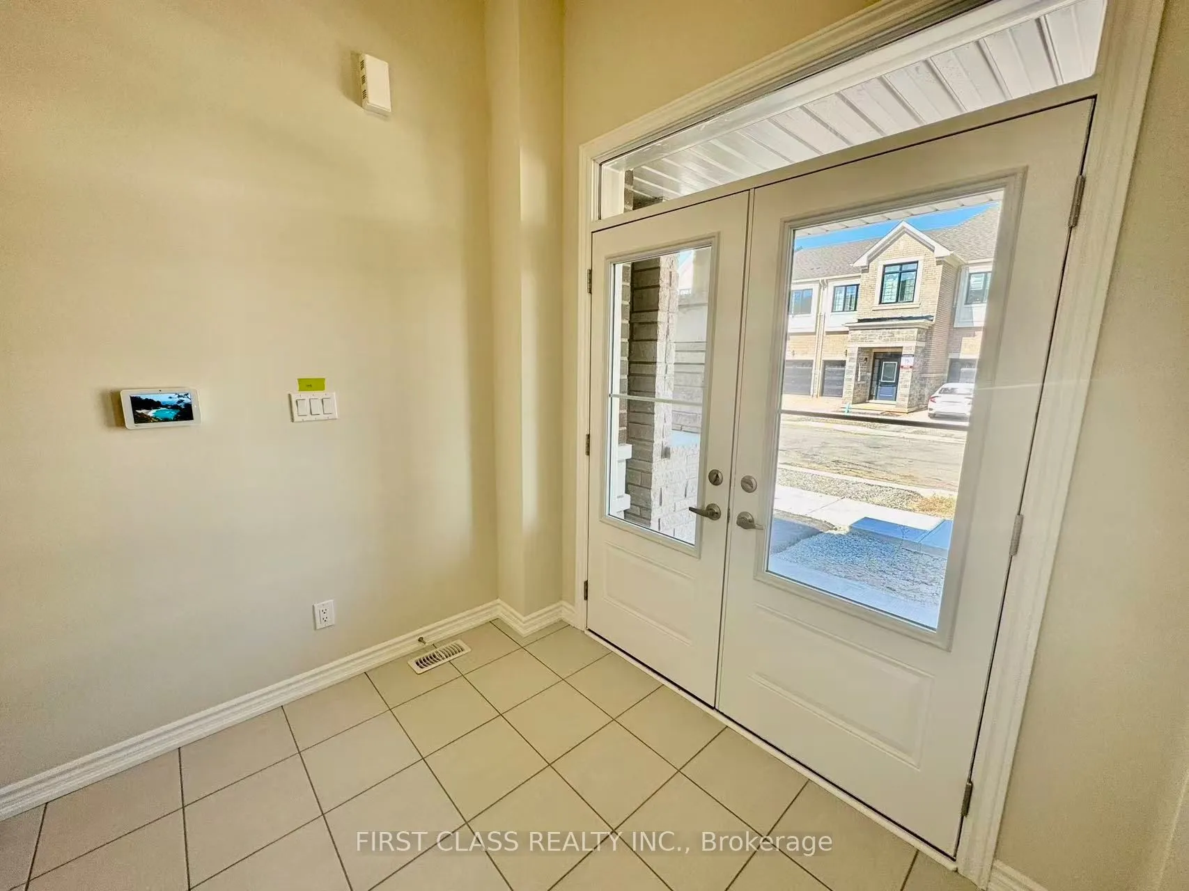 1199 Dartmouth Crescent