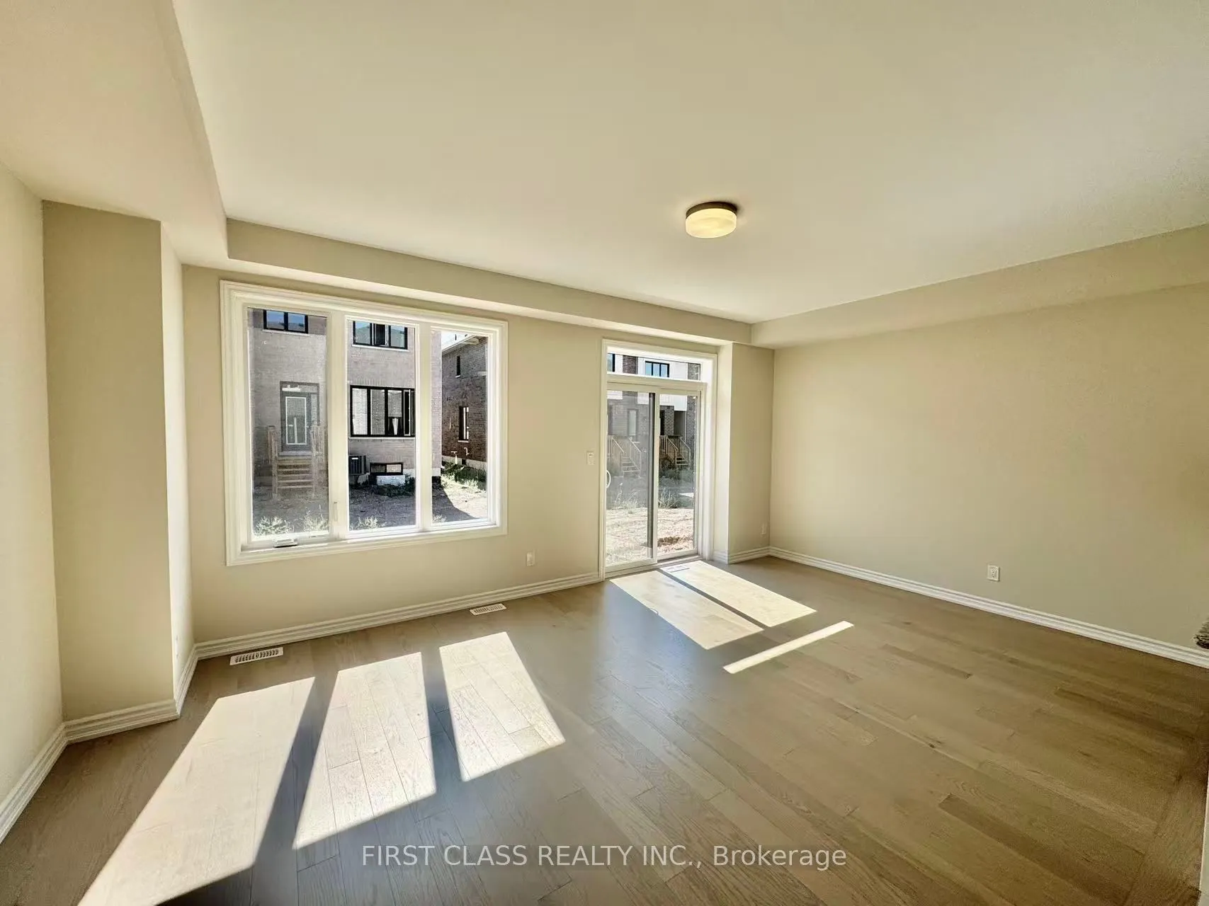 1199 Dartmouth Crescent