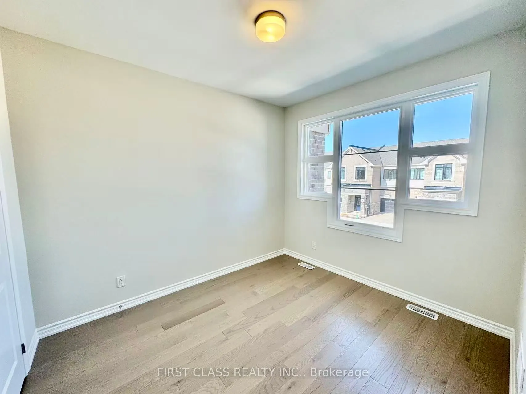 1199 Dartmouth Crescent