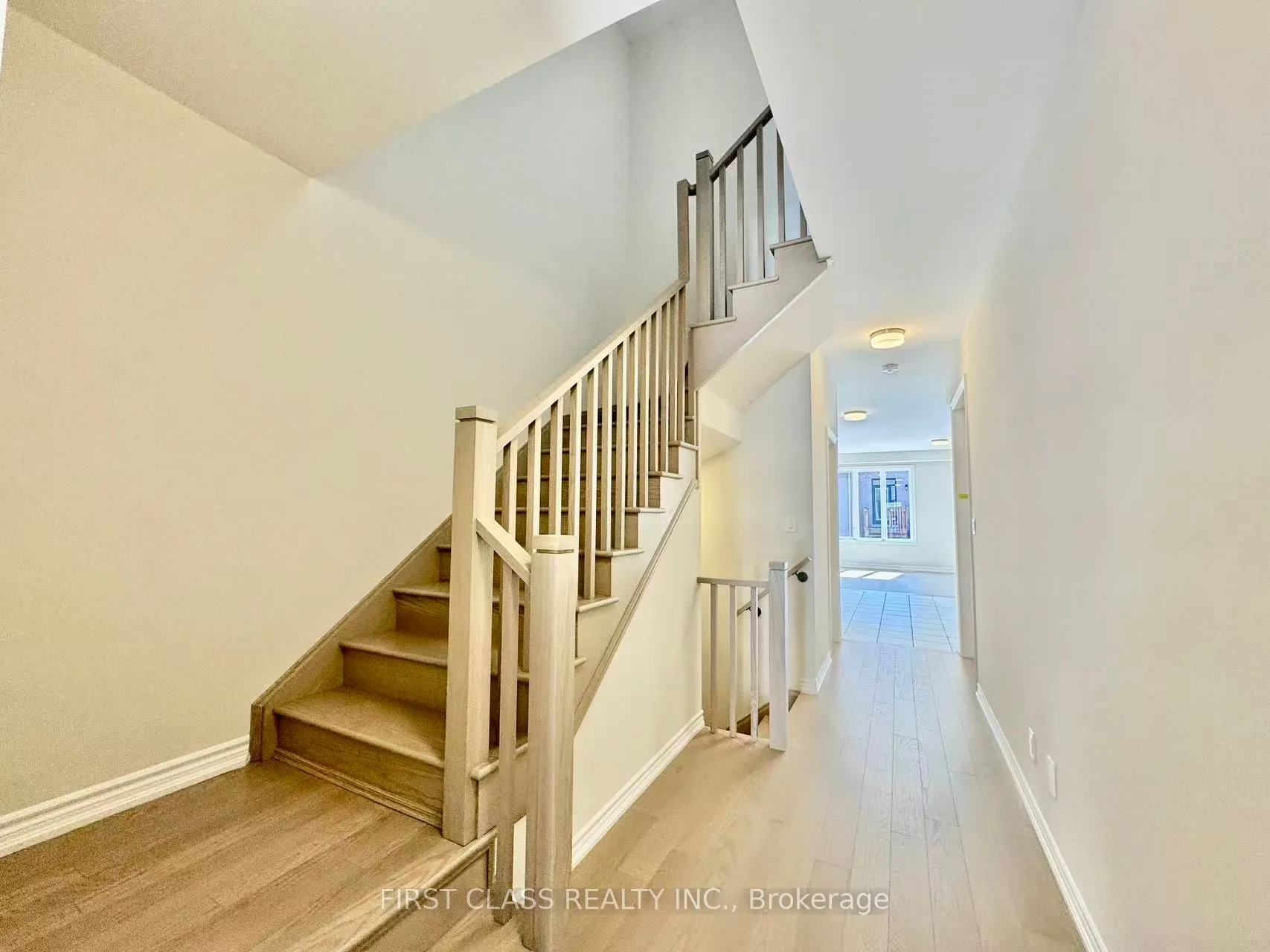 1199 Dartmouth Crescent