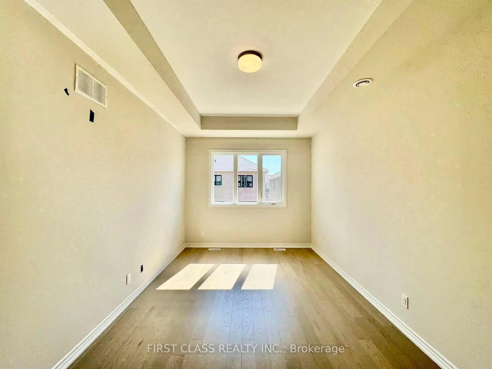 1199 Dartmouth Crescent