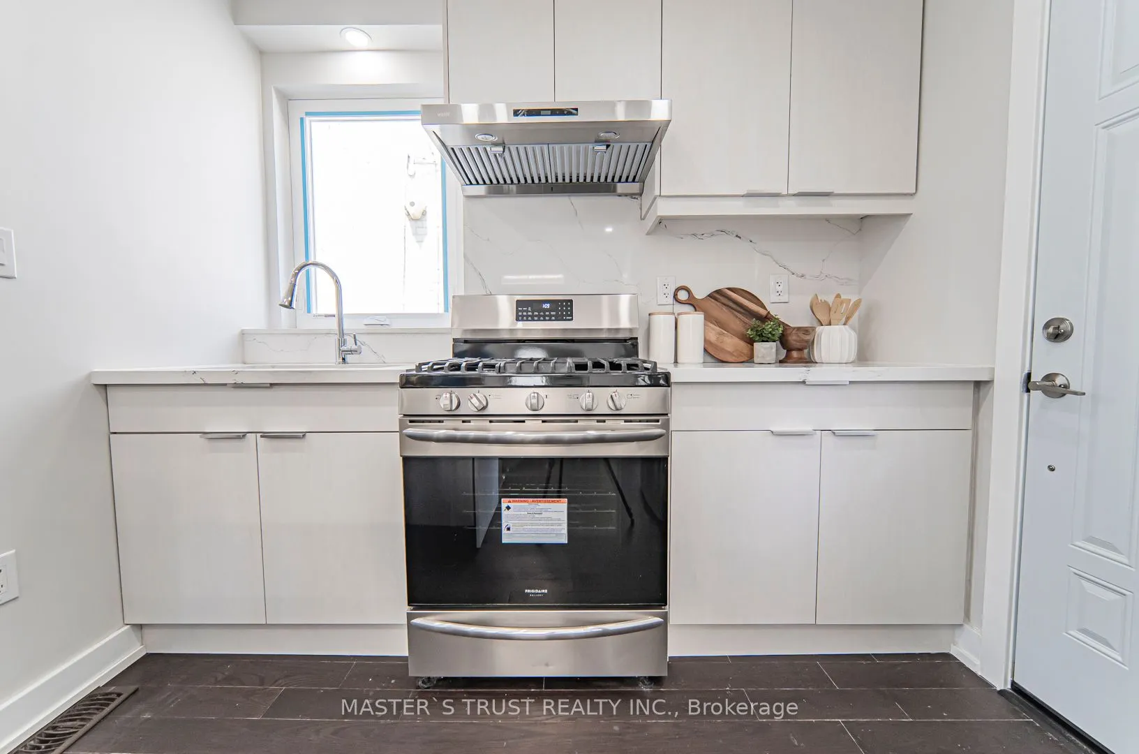 613 Old Weston Road S