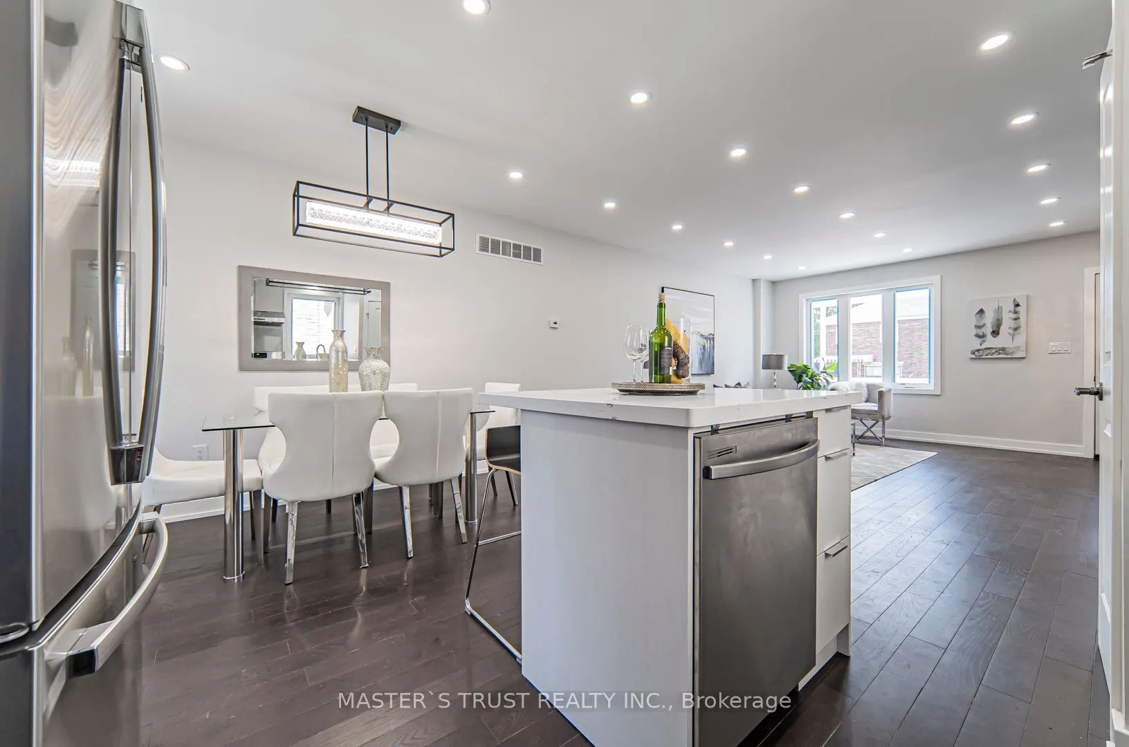 613 Old Weston Road S