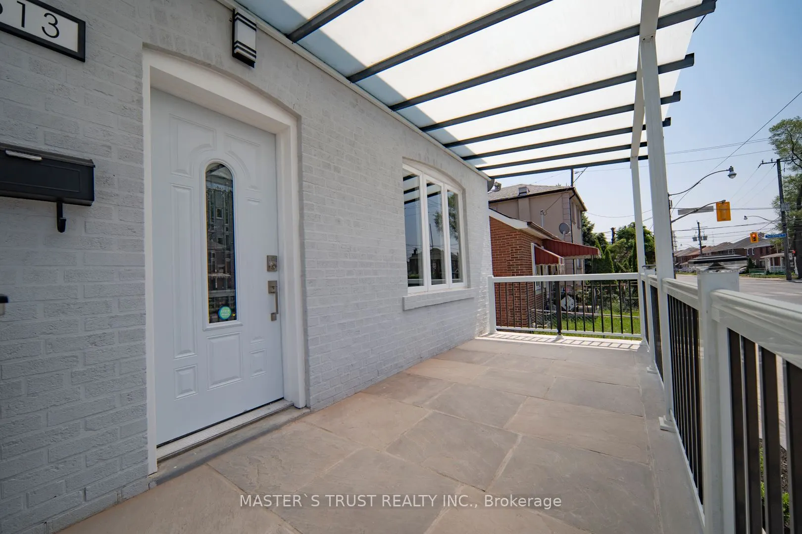 613 Old Weston Road S