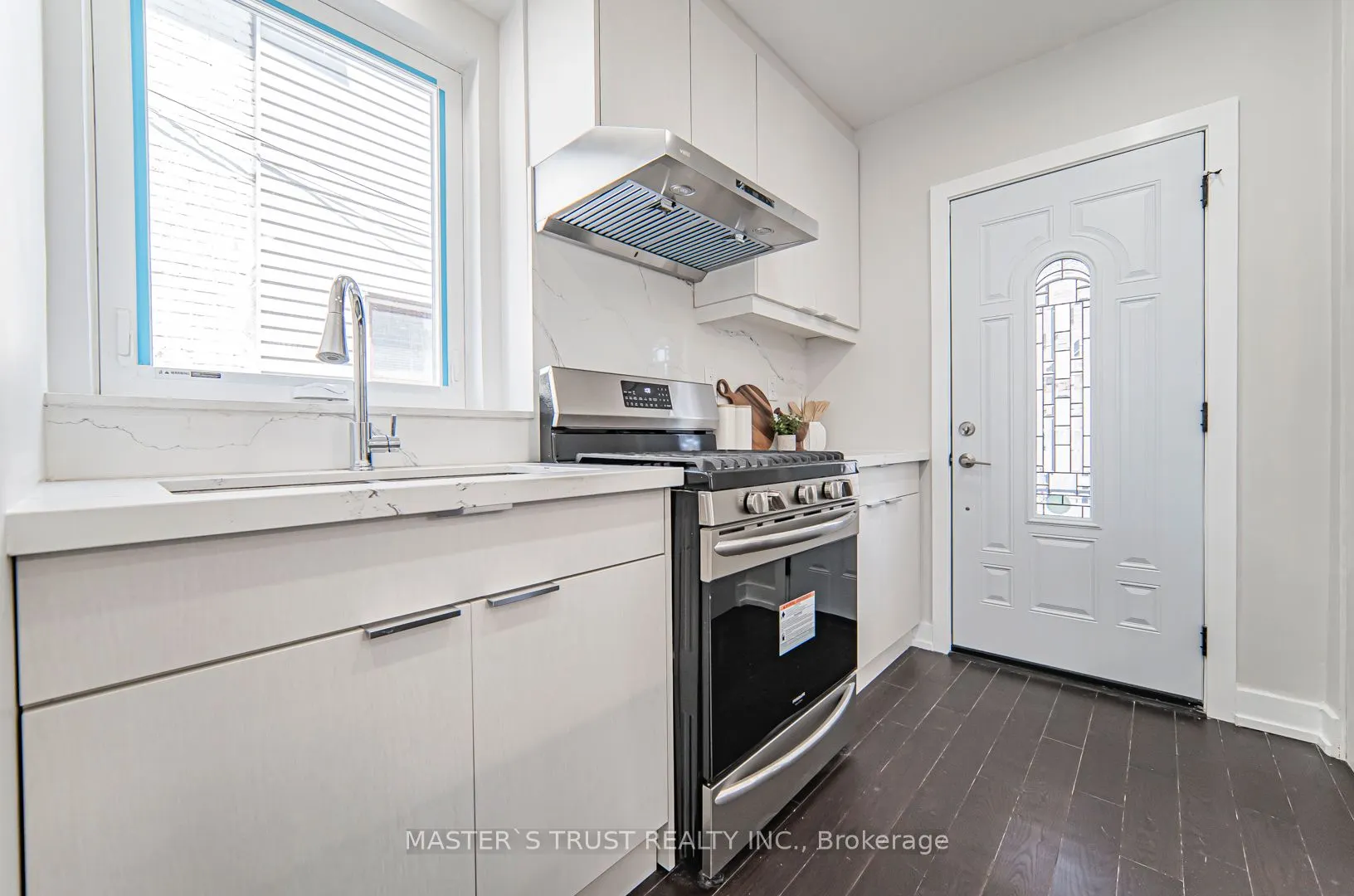 613 Old Weston Road S