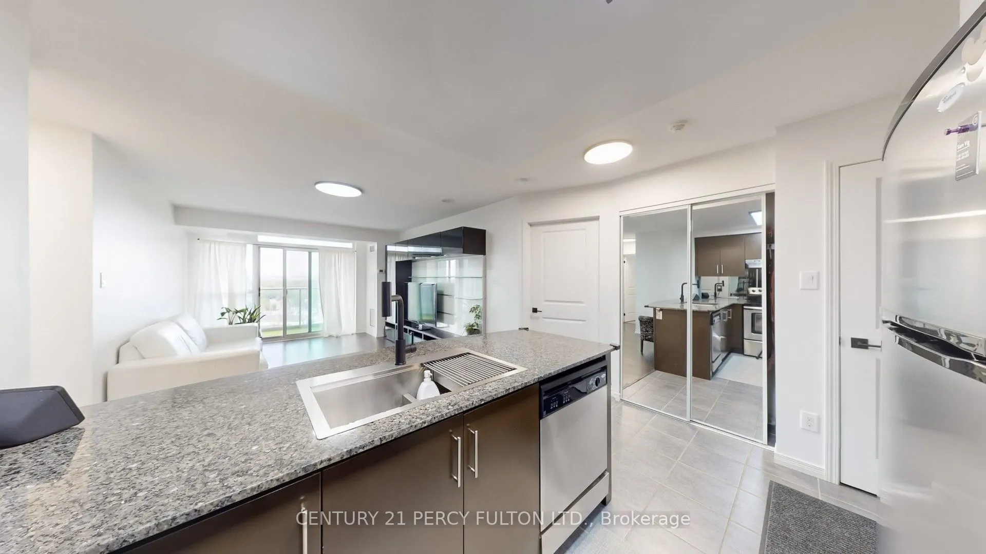 9 George Street N, #1612