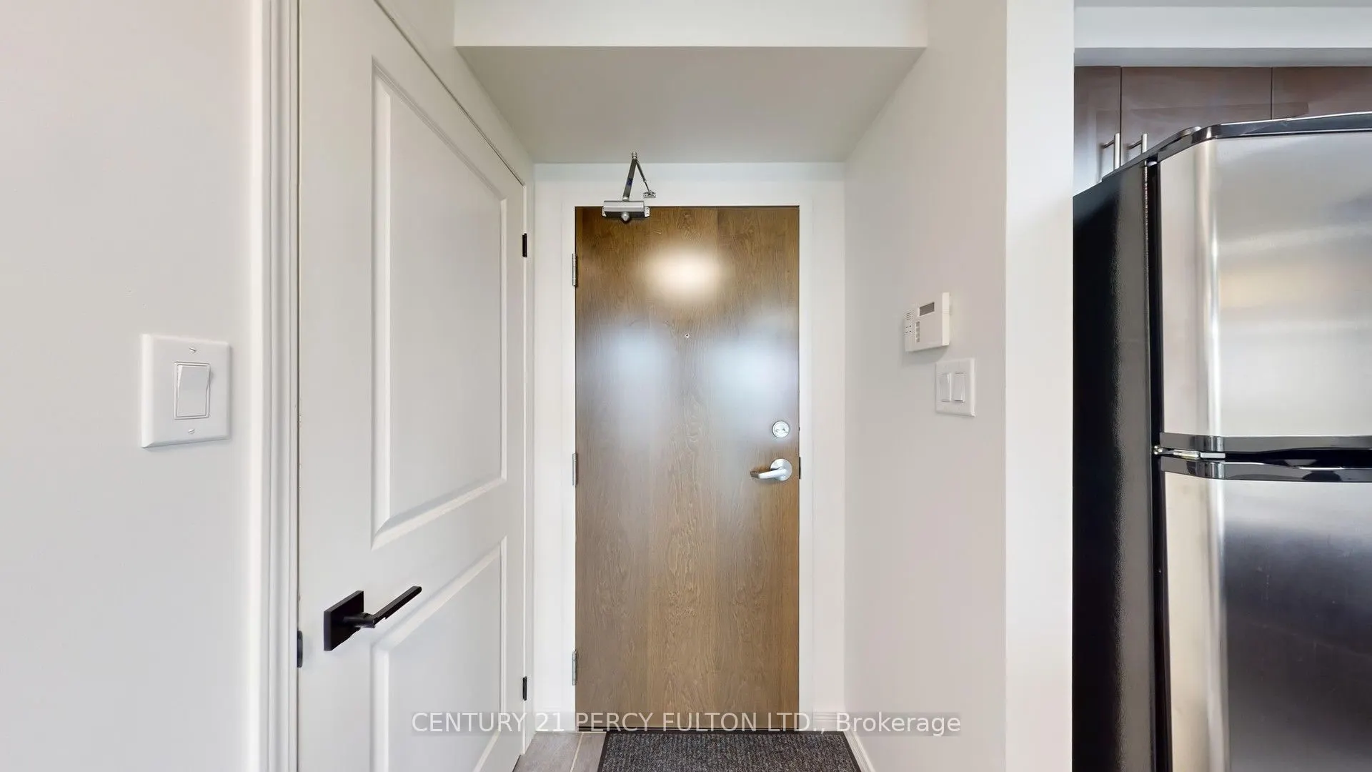 9 George Street N, #1612