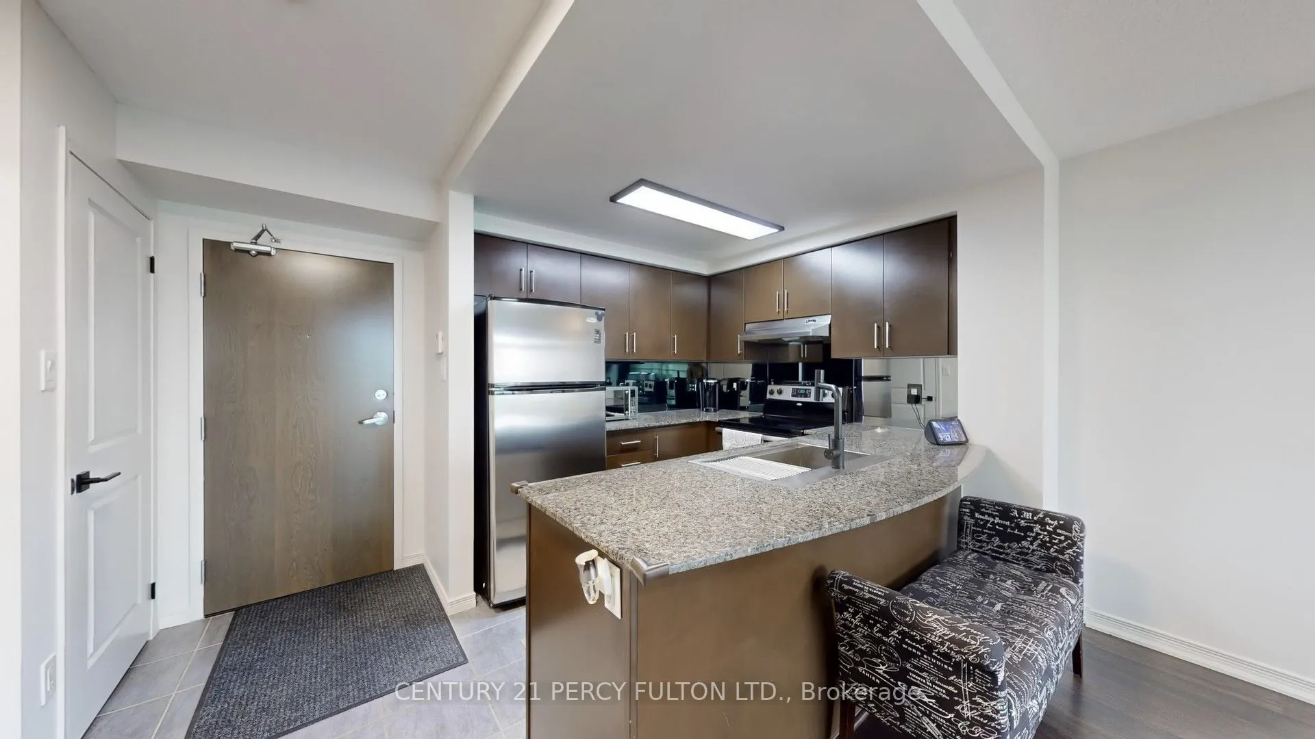 9 George Street N, #1612