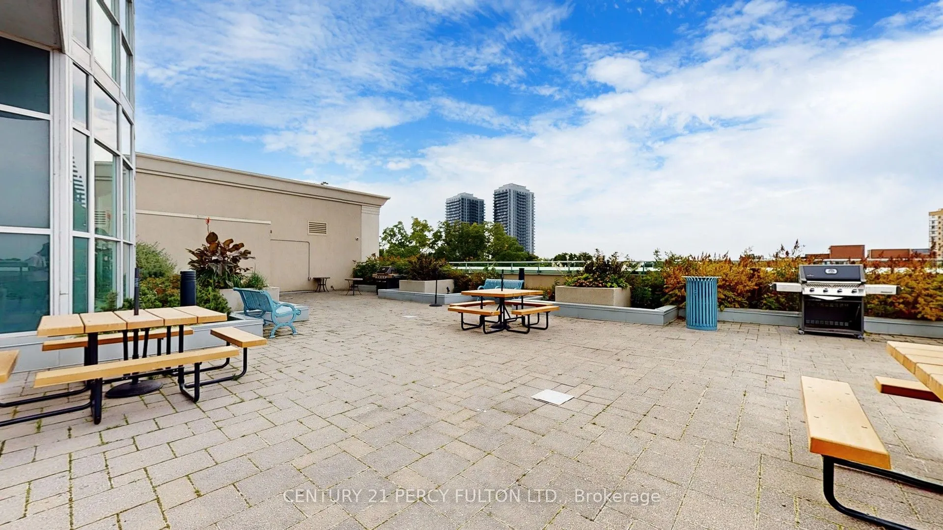 9 George Street N, #1612