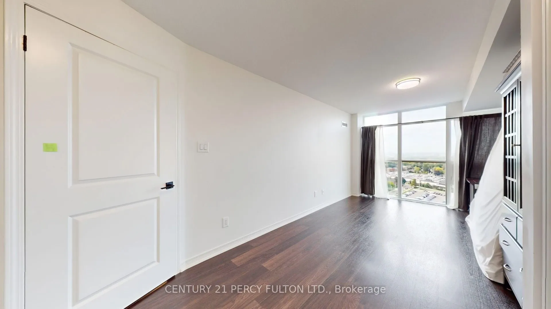9 George Street N, #1612