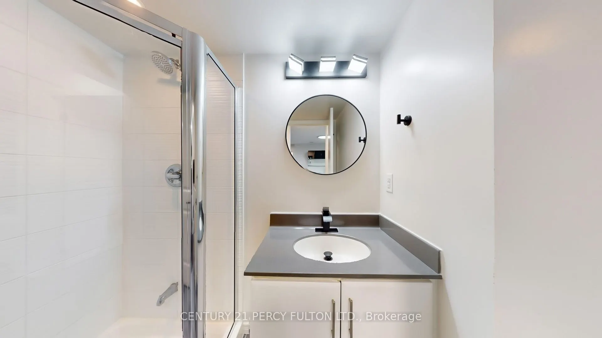 9 George Street N, #1612