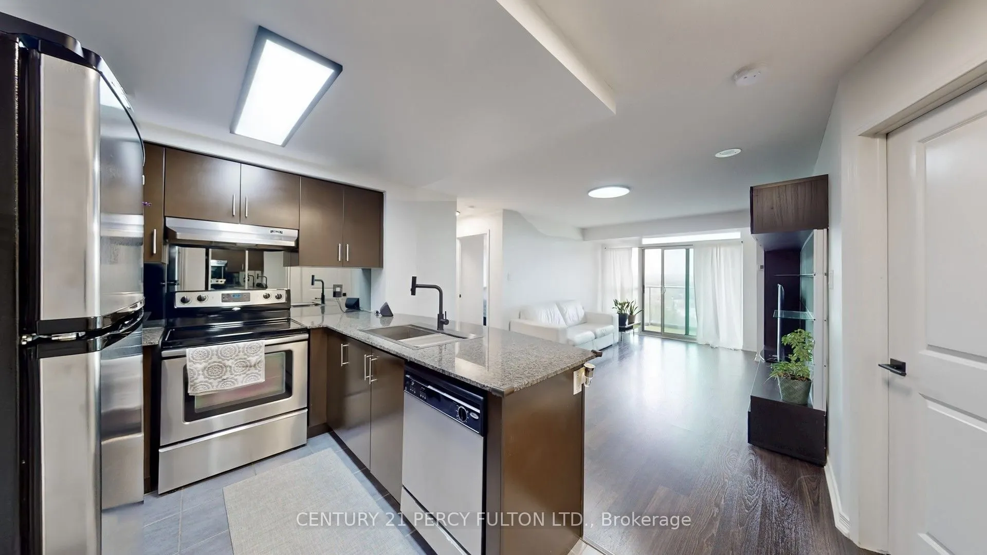 9 George Street N, #1612