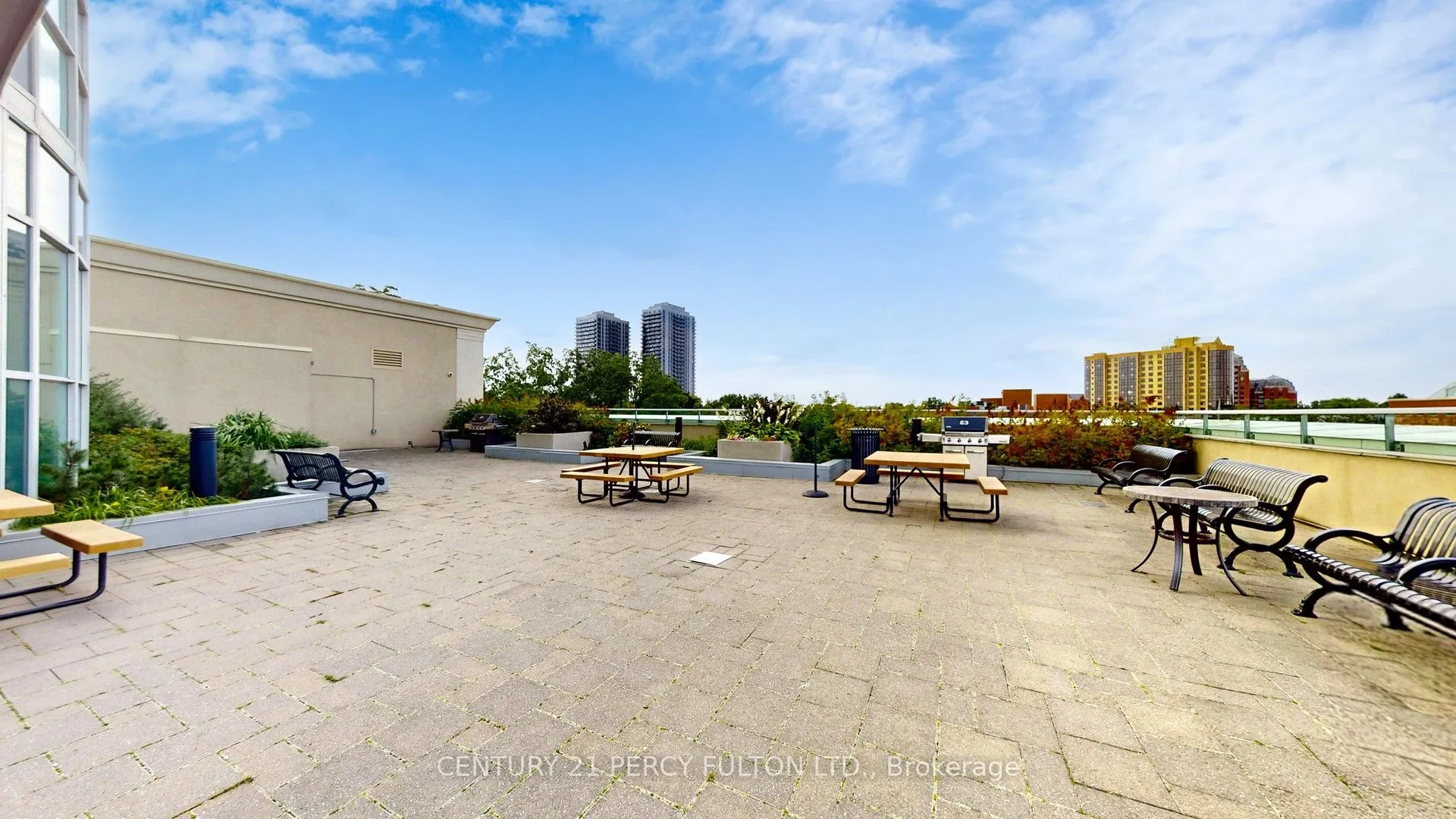 9 George Street N, #1612