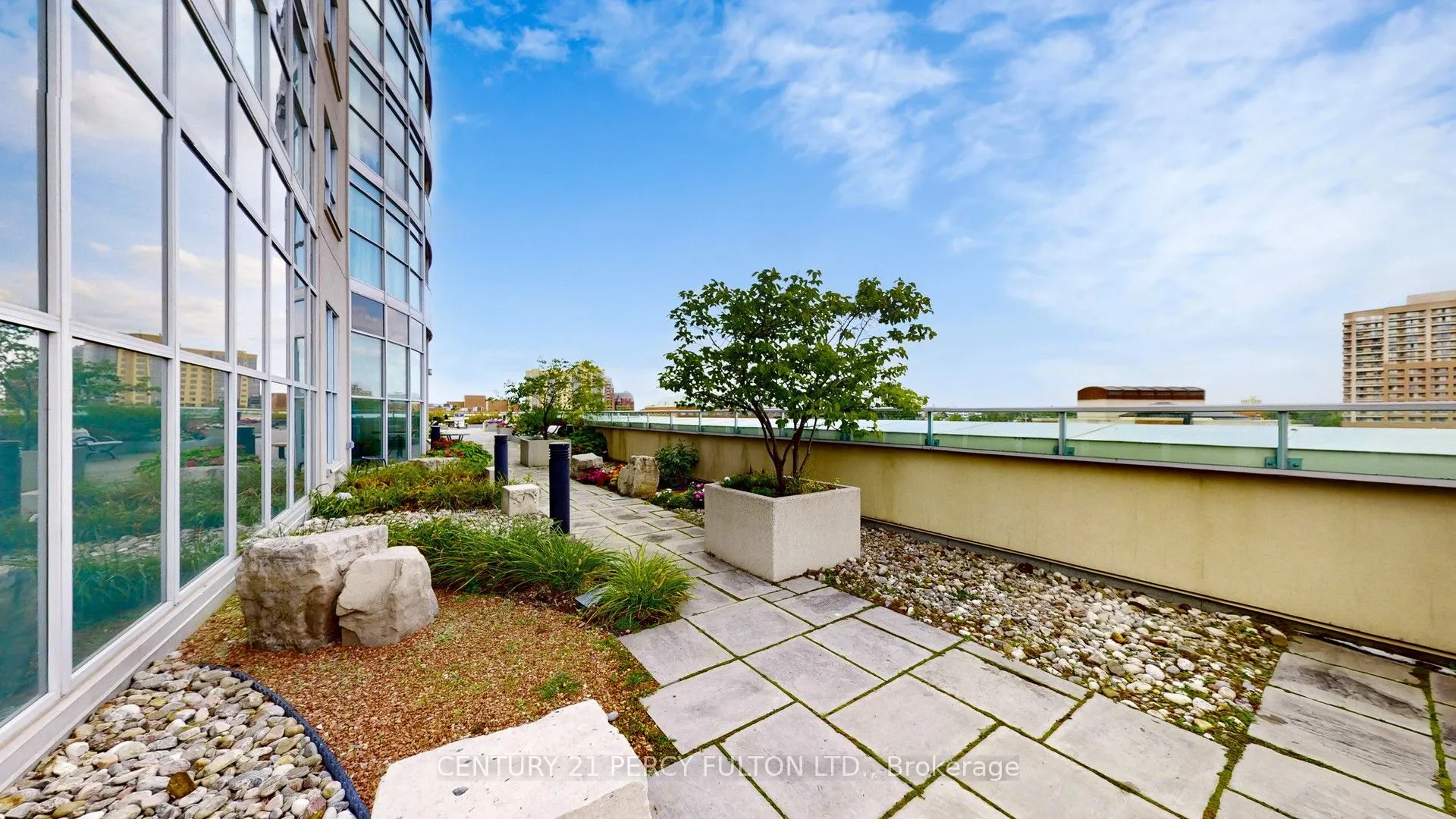 9 George Street N, #1612