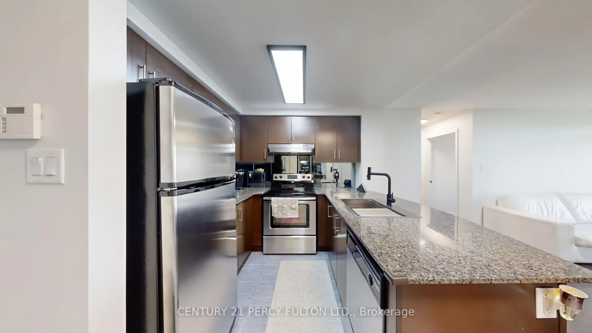 9 George Street N, #1612