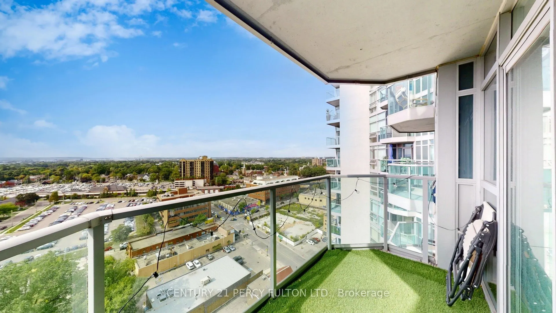 9 George Street N, #1612