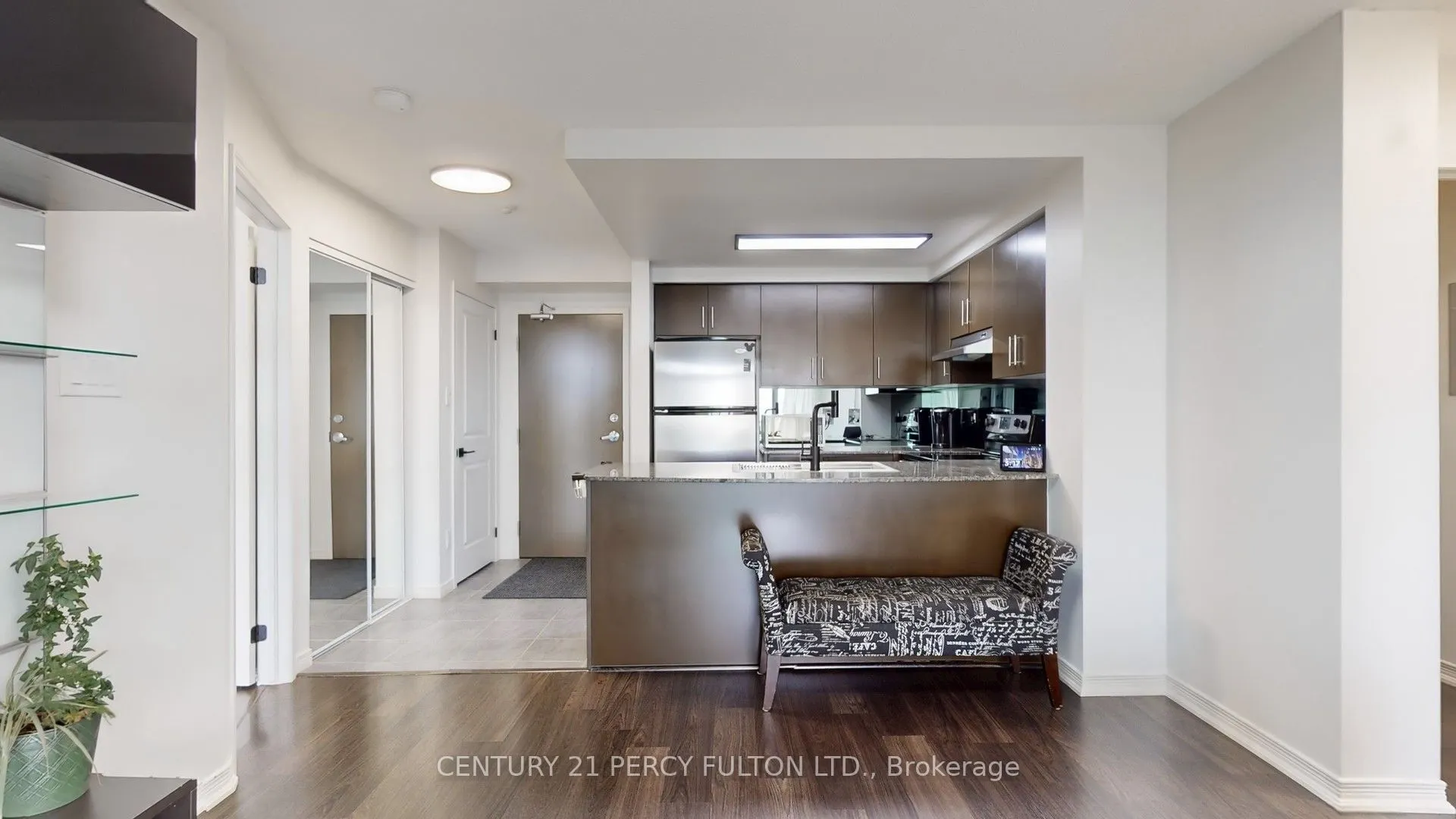 9 George Street N, #1612