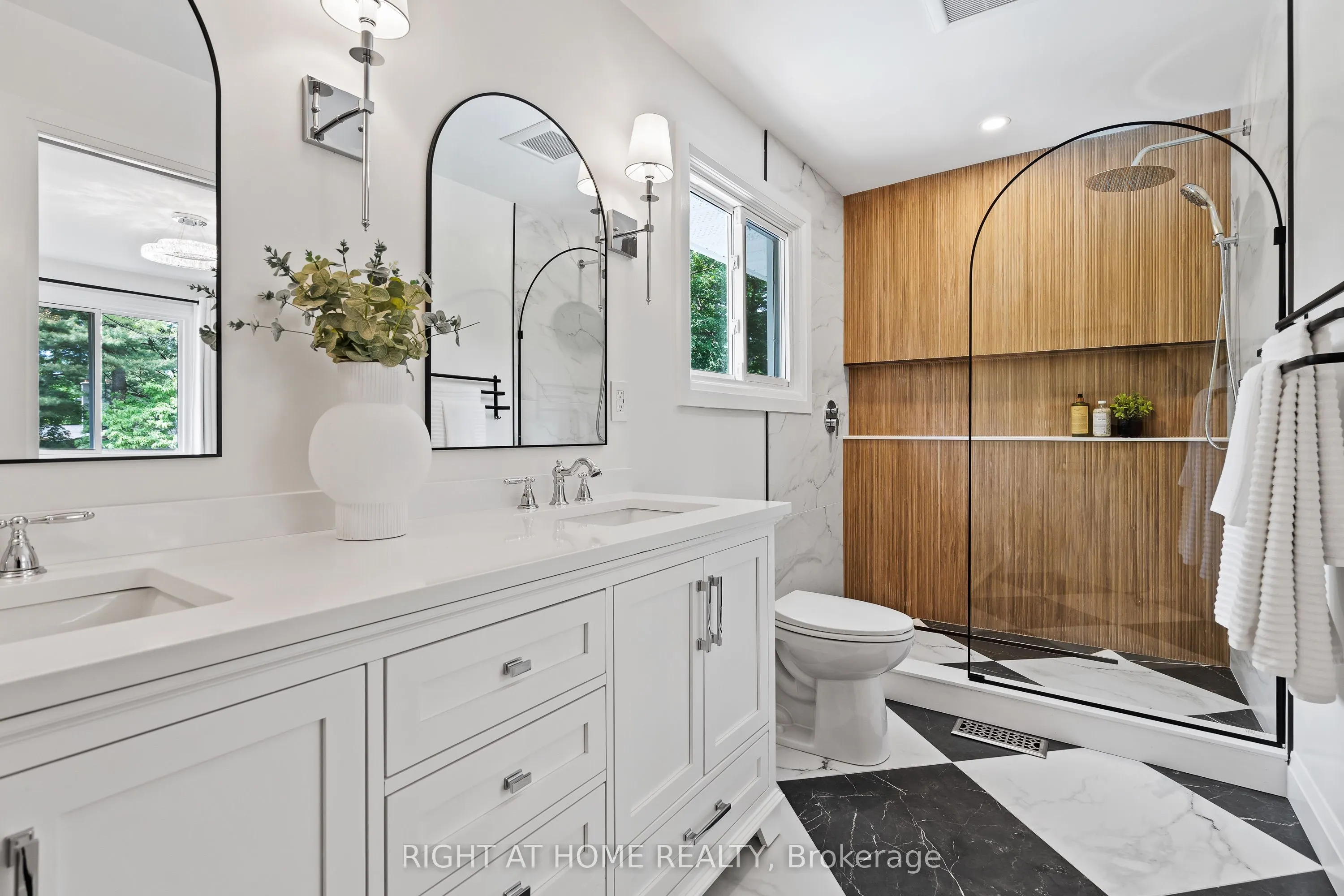 250 Linwood Crescent