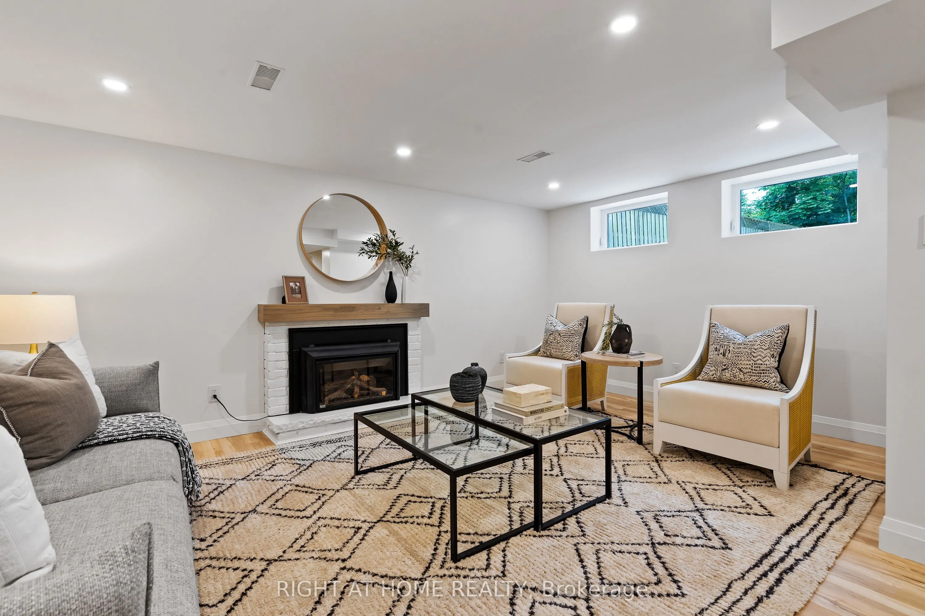 250 Linwood Crescent