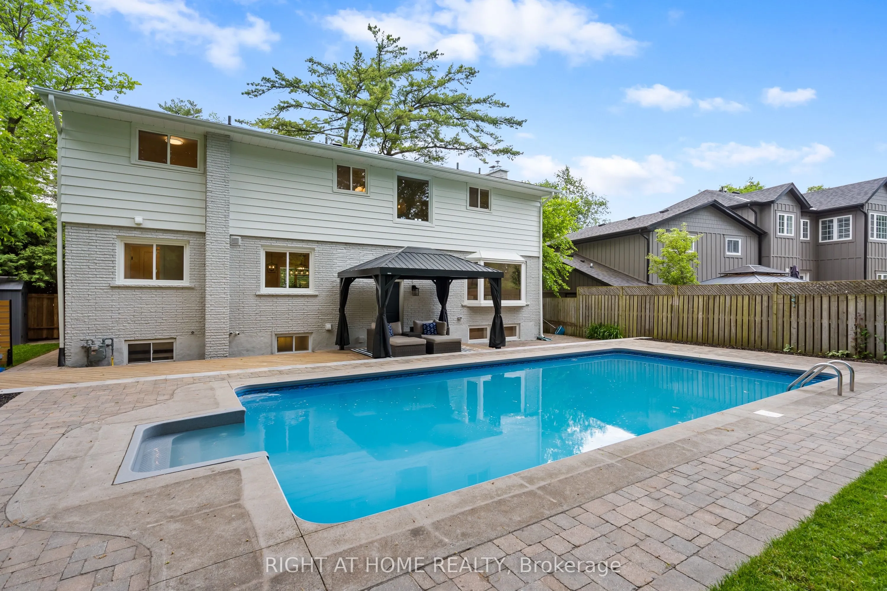 250 Linwood Crescent