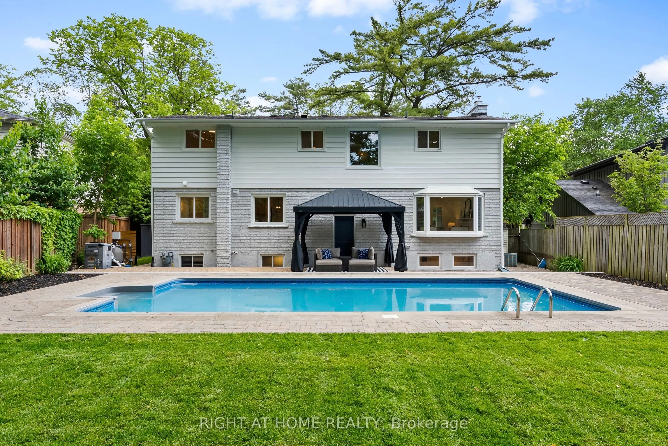 250 Linwood Crescent