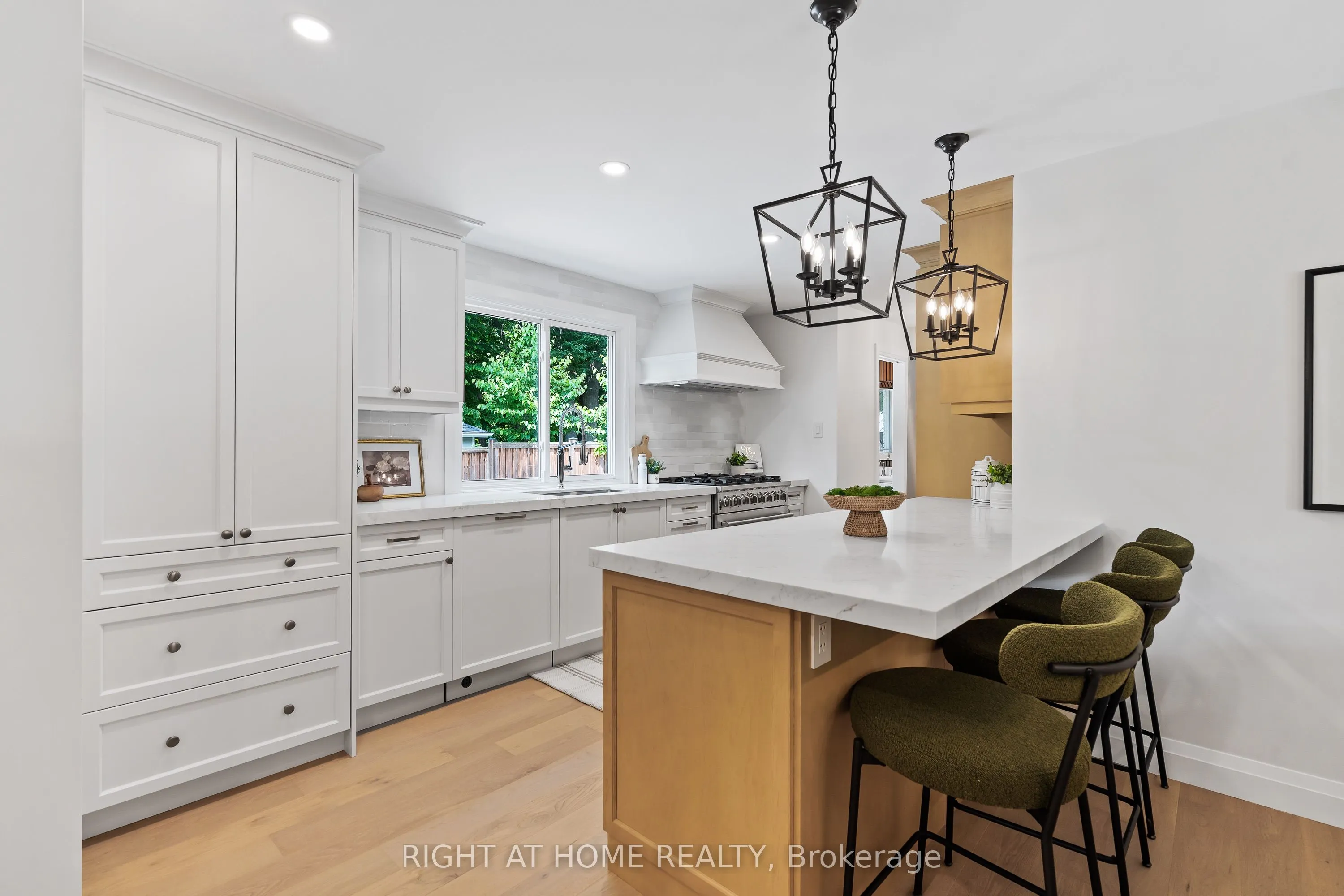 250 Linwood Crescent