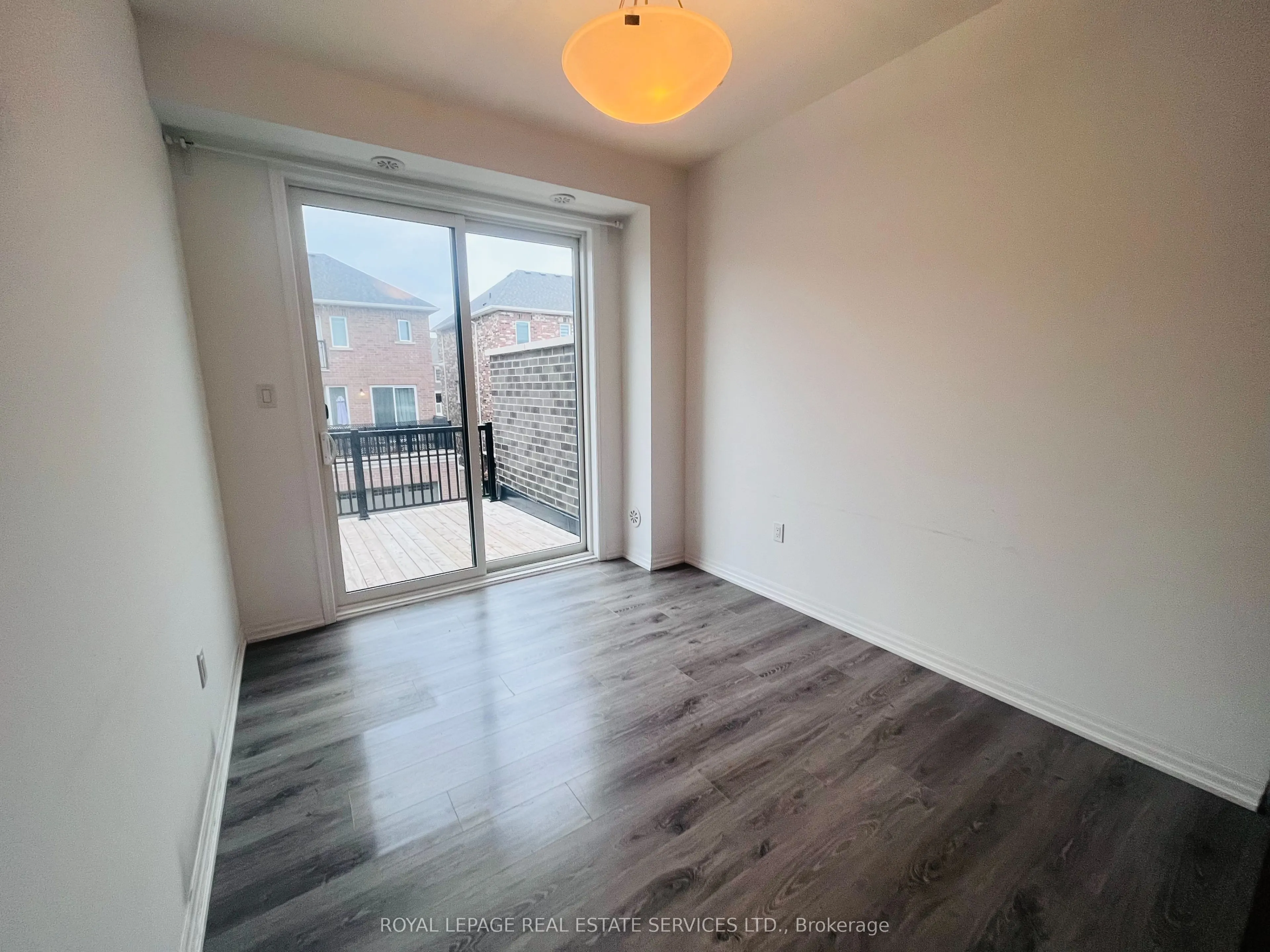 124 Burnhamthorpe Road E