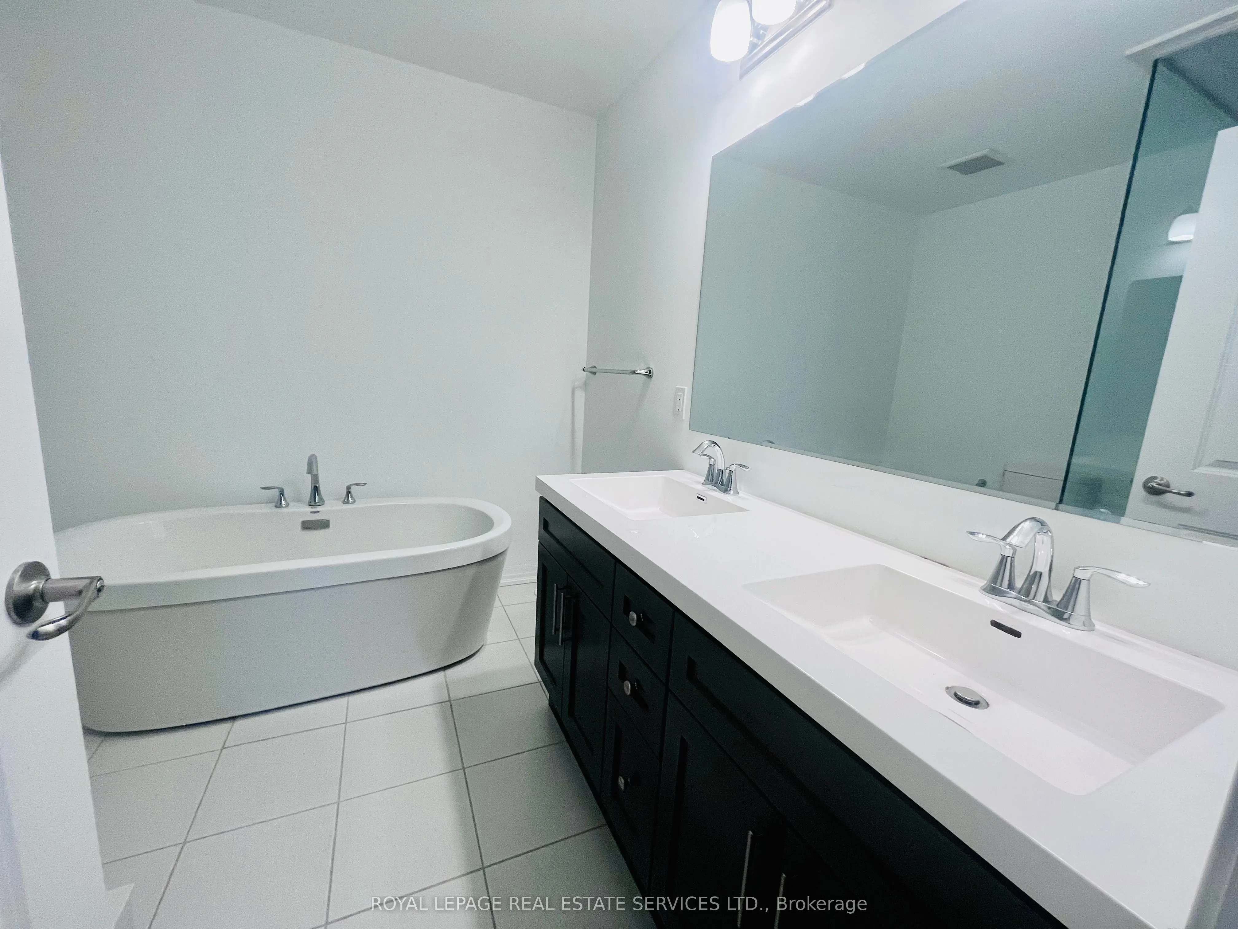 124 Burnhamthorpe Road E