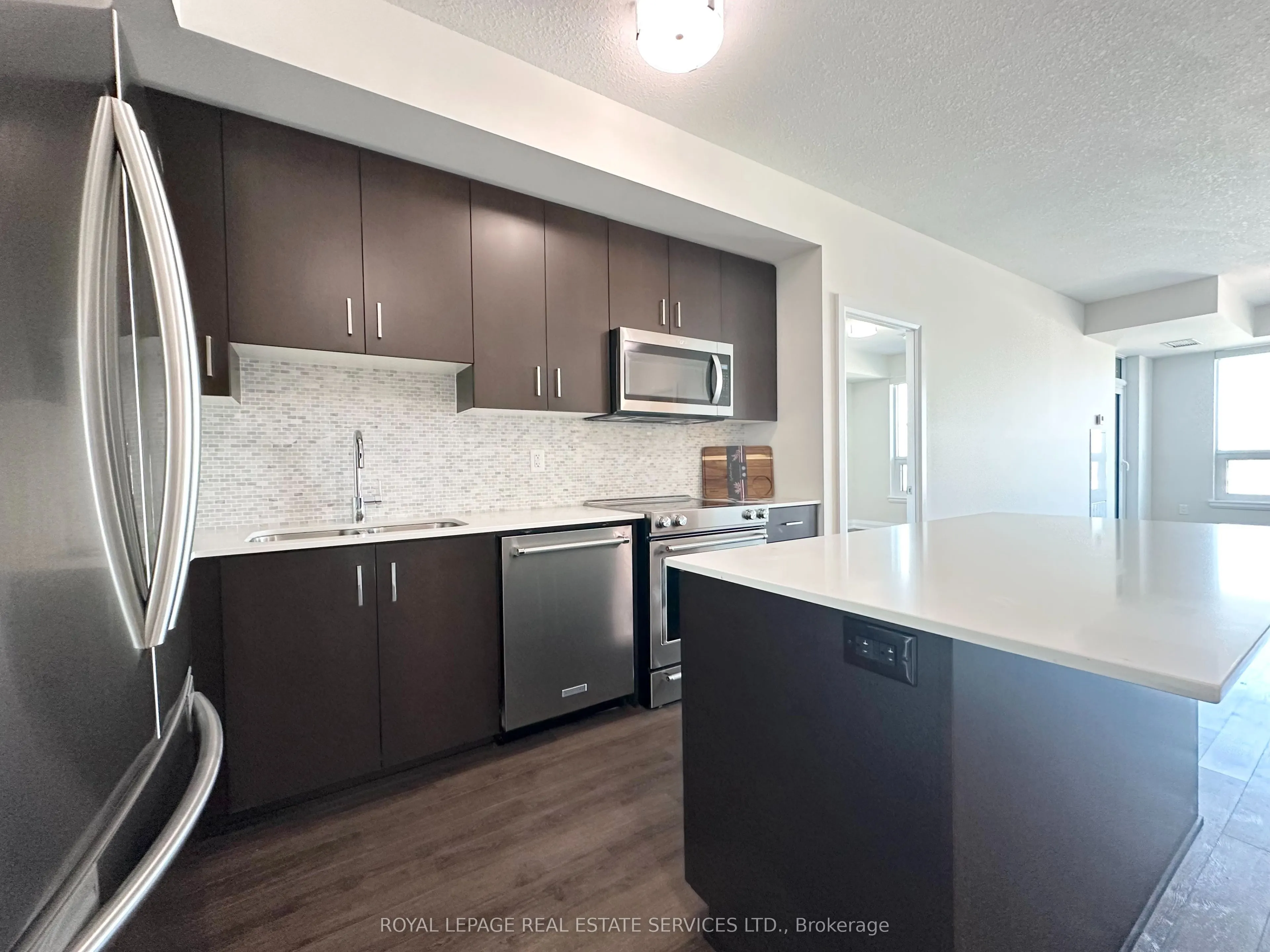 2333 Taunton Road, #903