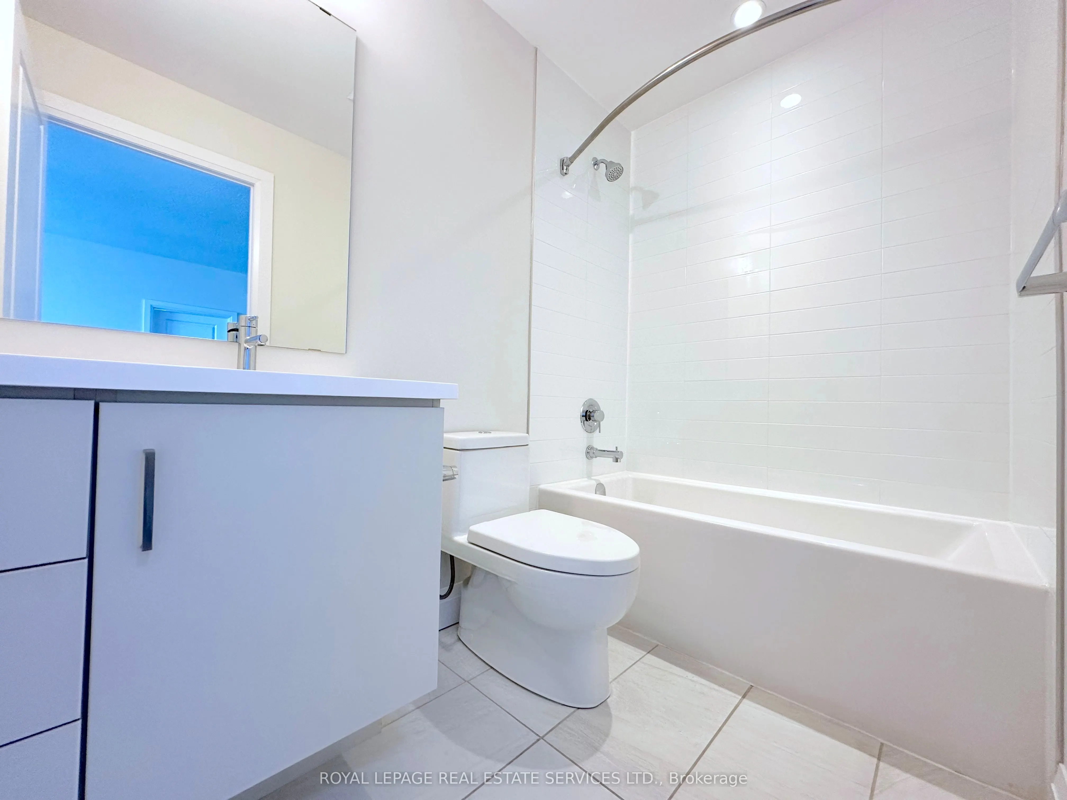 2333 Taunton Road, #903