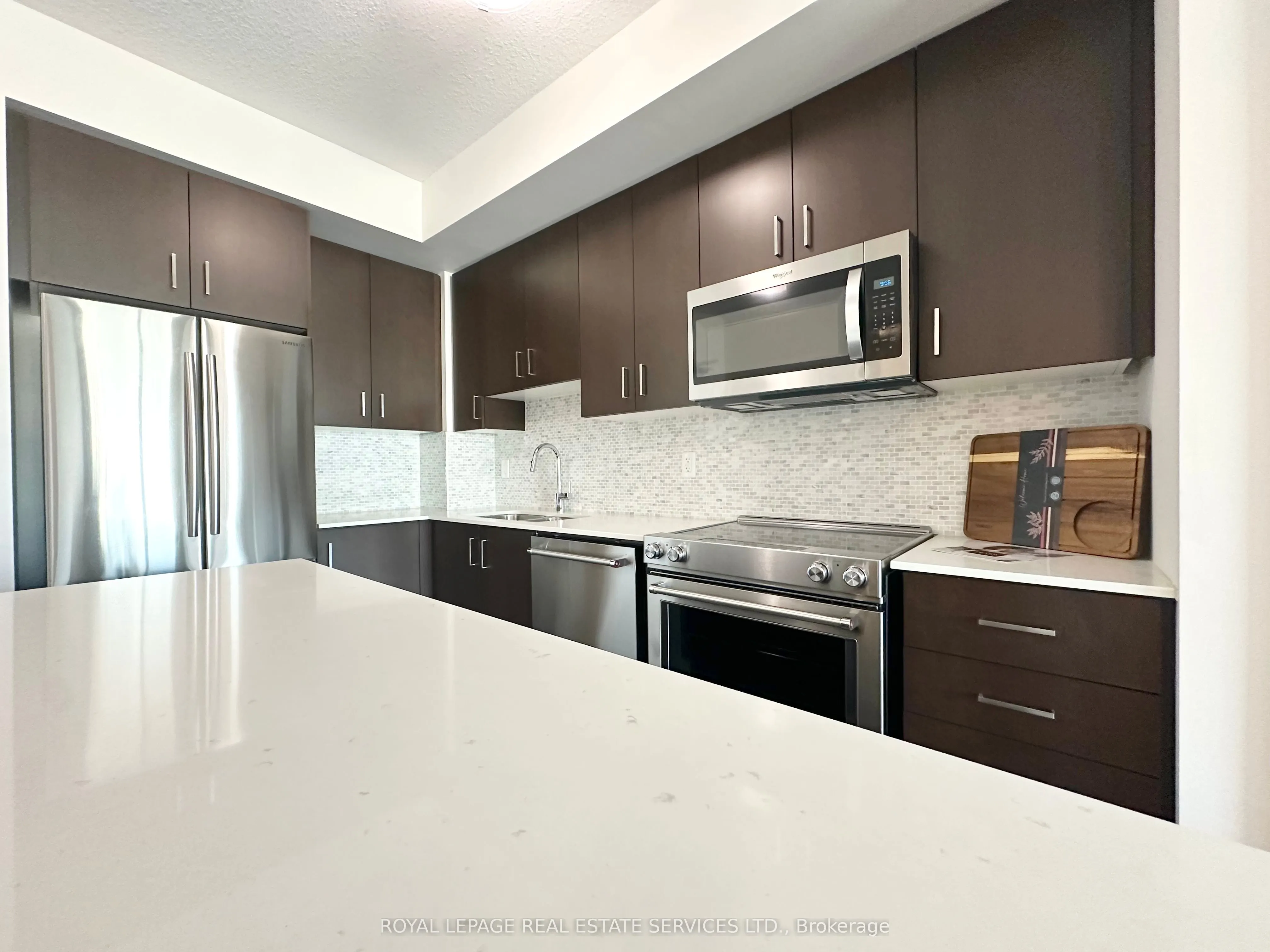 2333 Taunton Road, #903