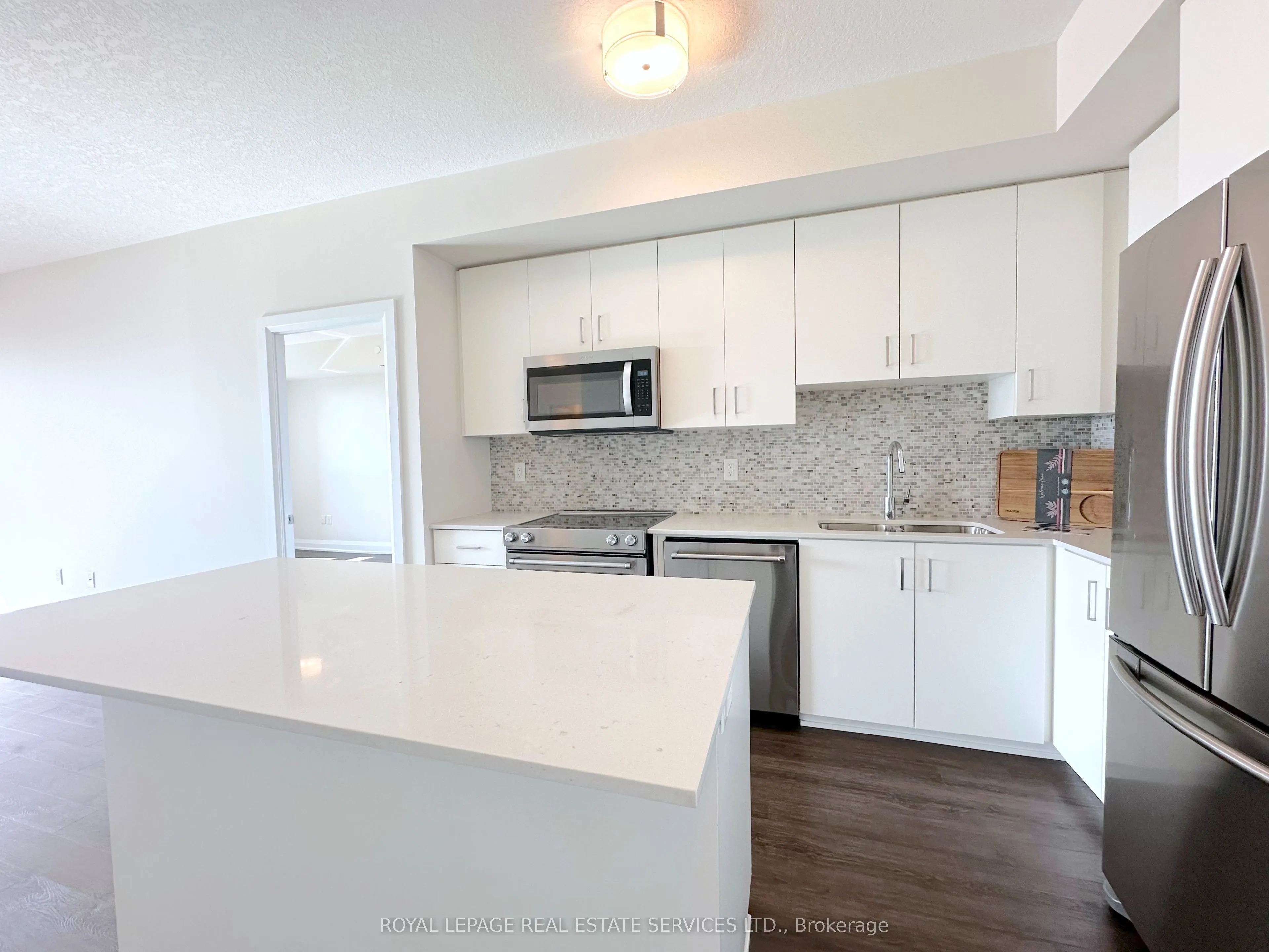 2333 Taunton Road, #408