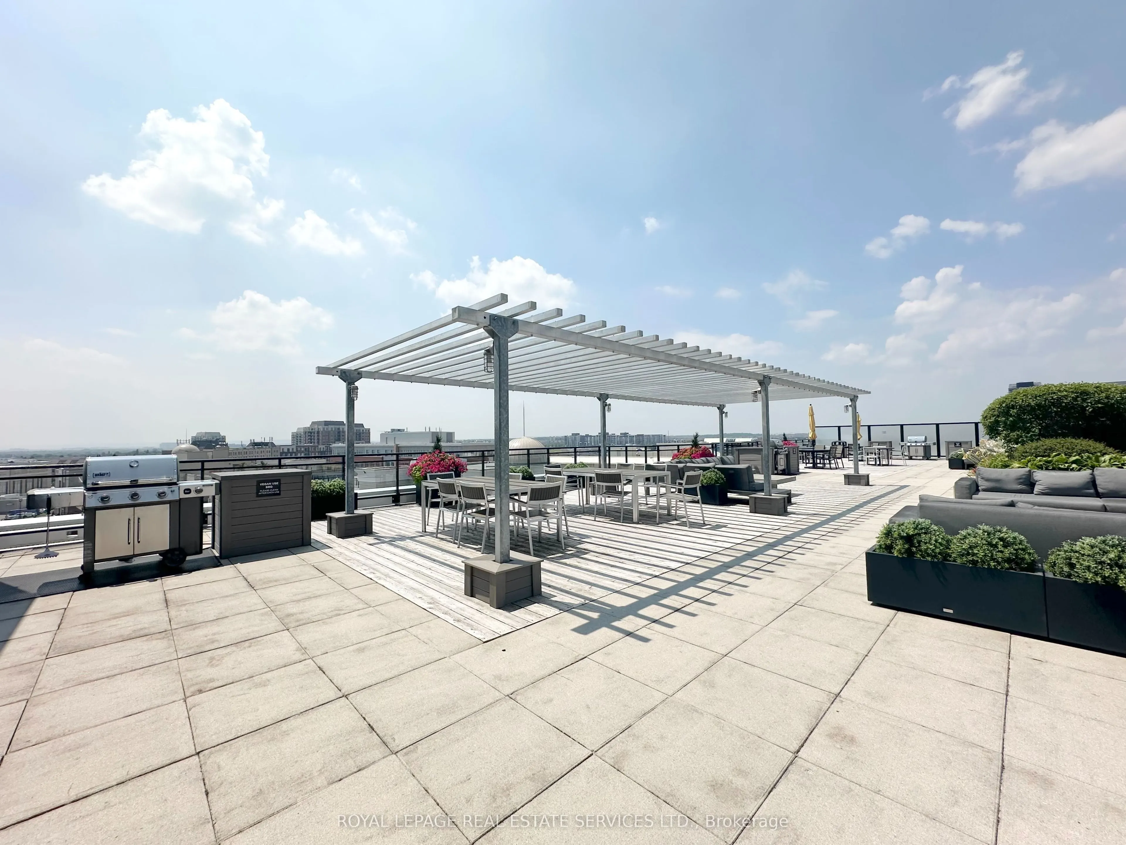 2333 Taunton Road, #408
