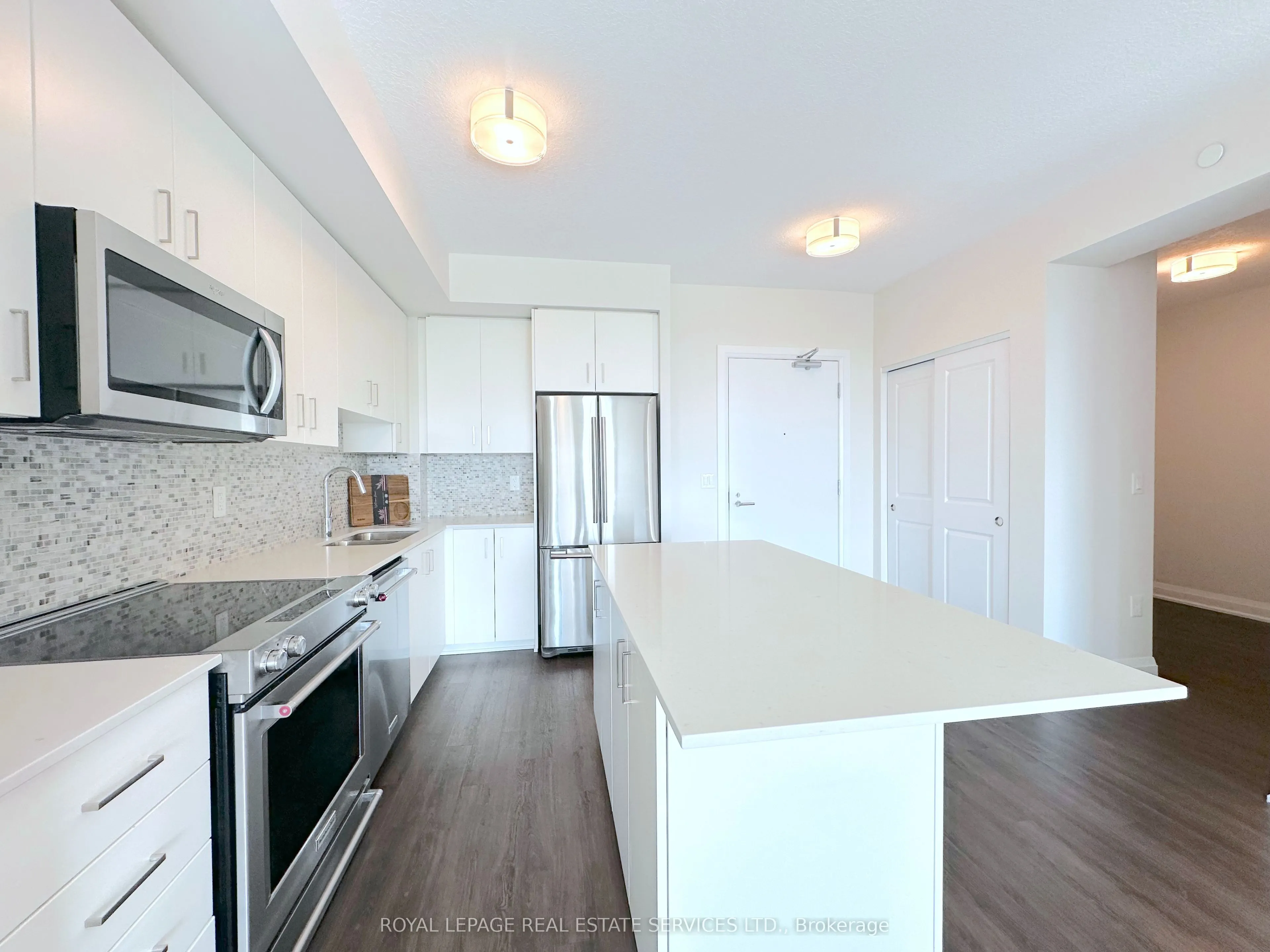 2333 Taunton Road, #408