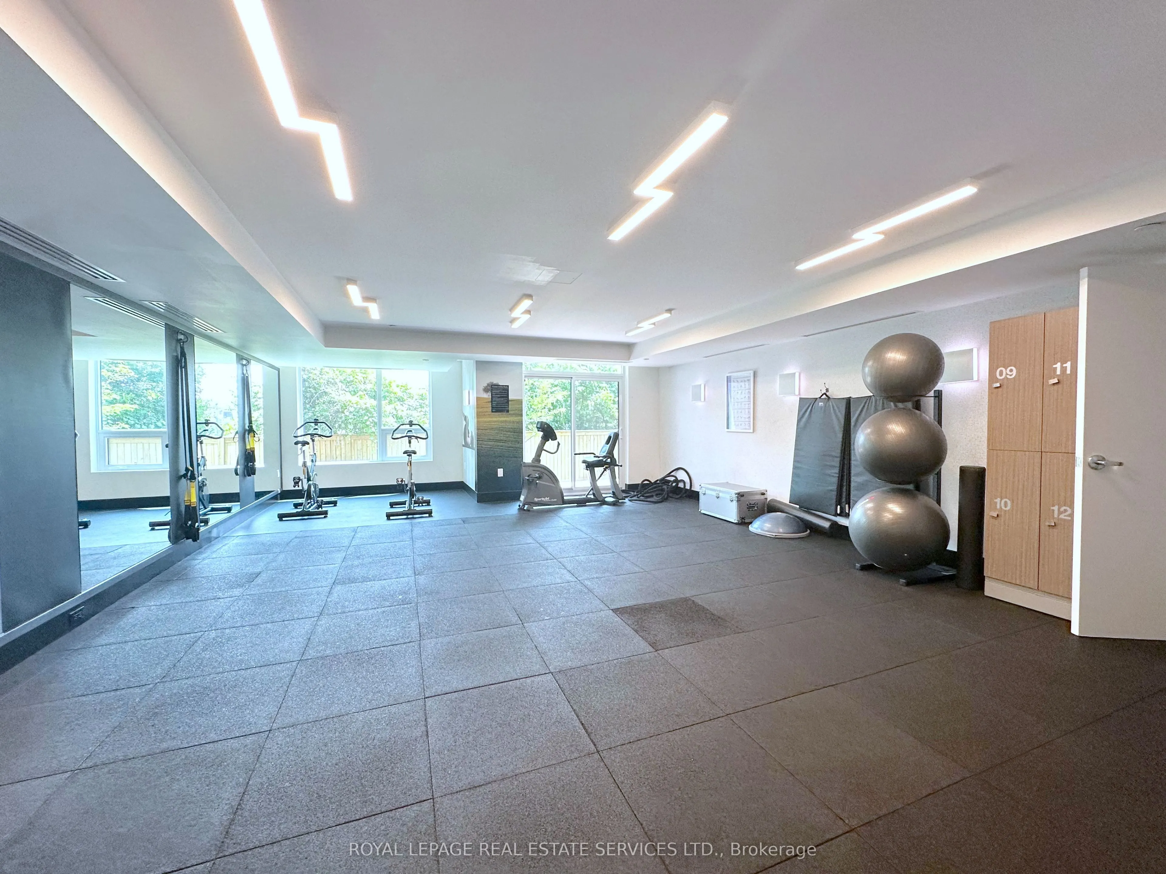 2333 Taunton Road, #408