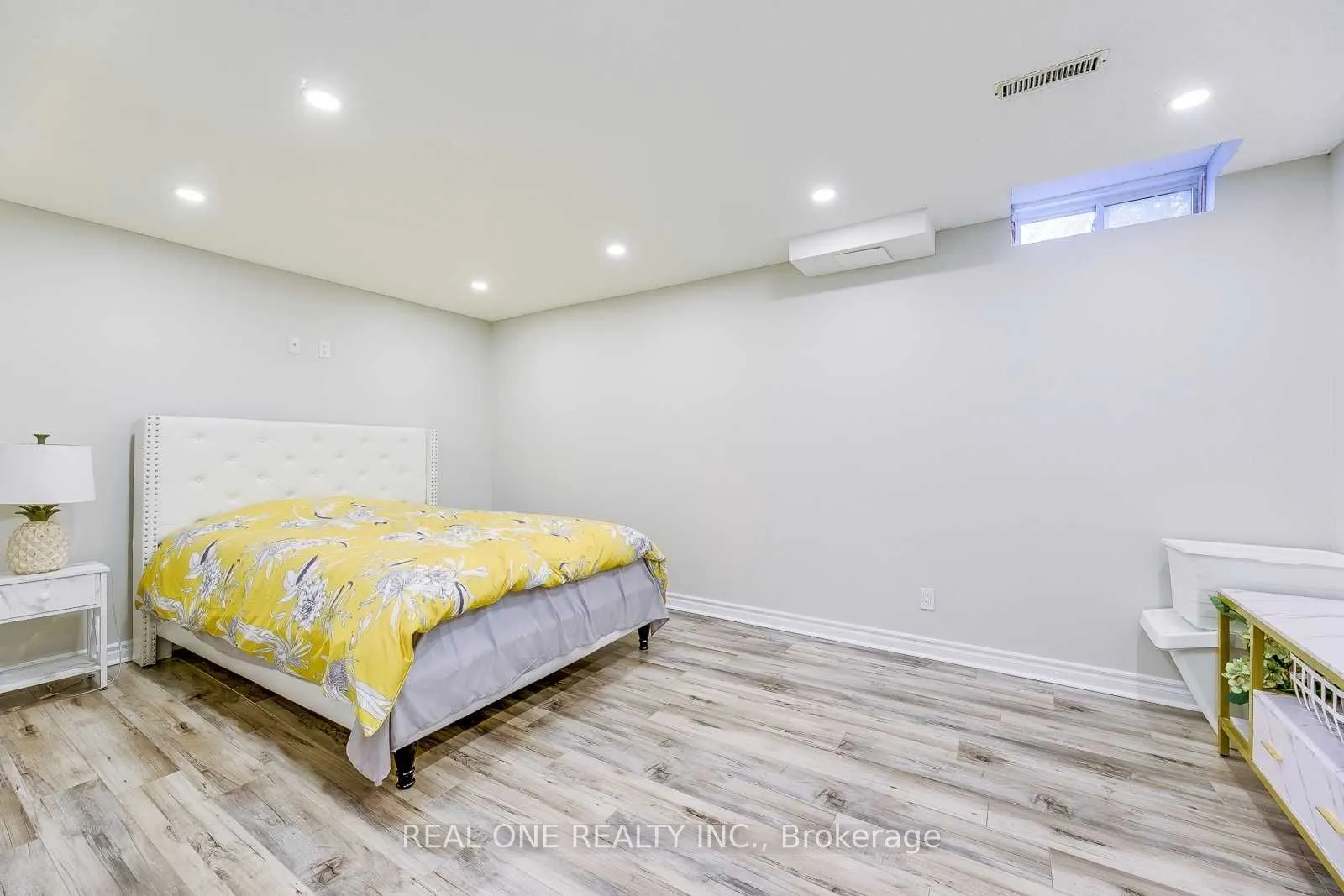 1342 Weir Chase